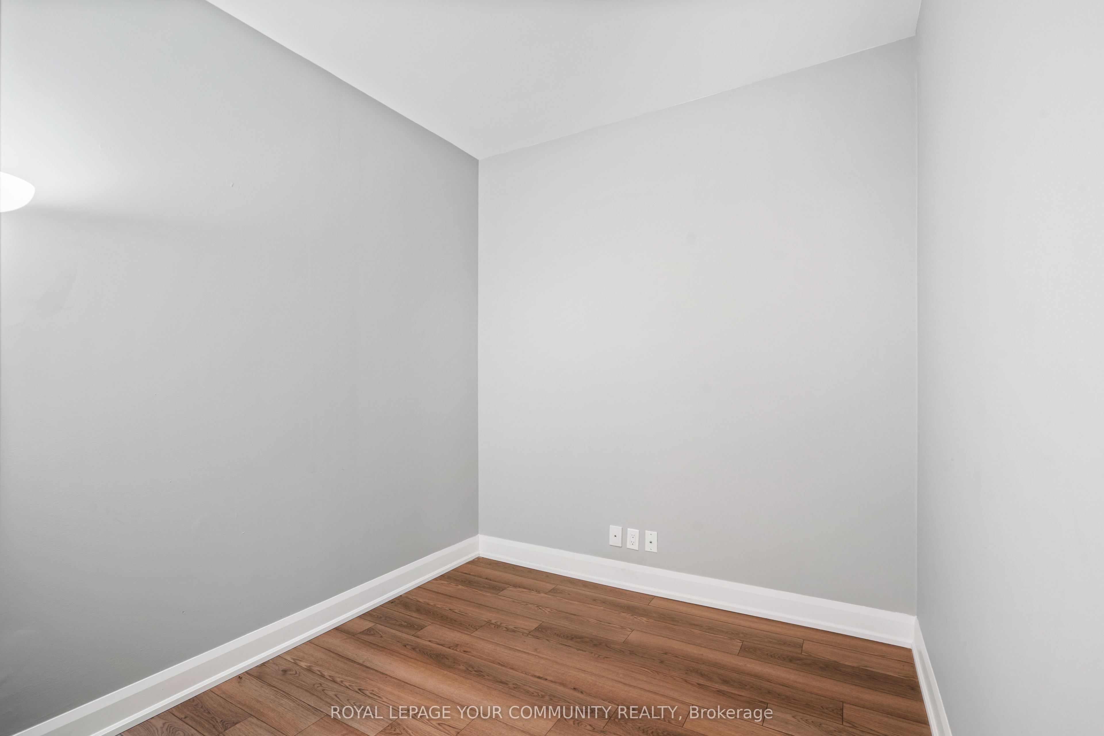 #1810 - 2910 Highway 7 Road Property Photo 18