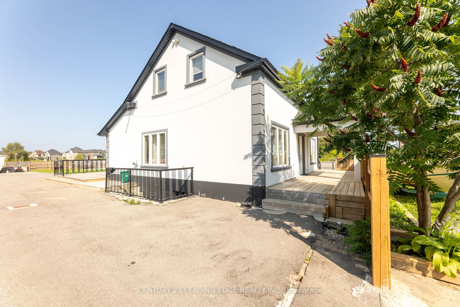 12750 Dufferin St Property Photo 1