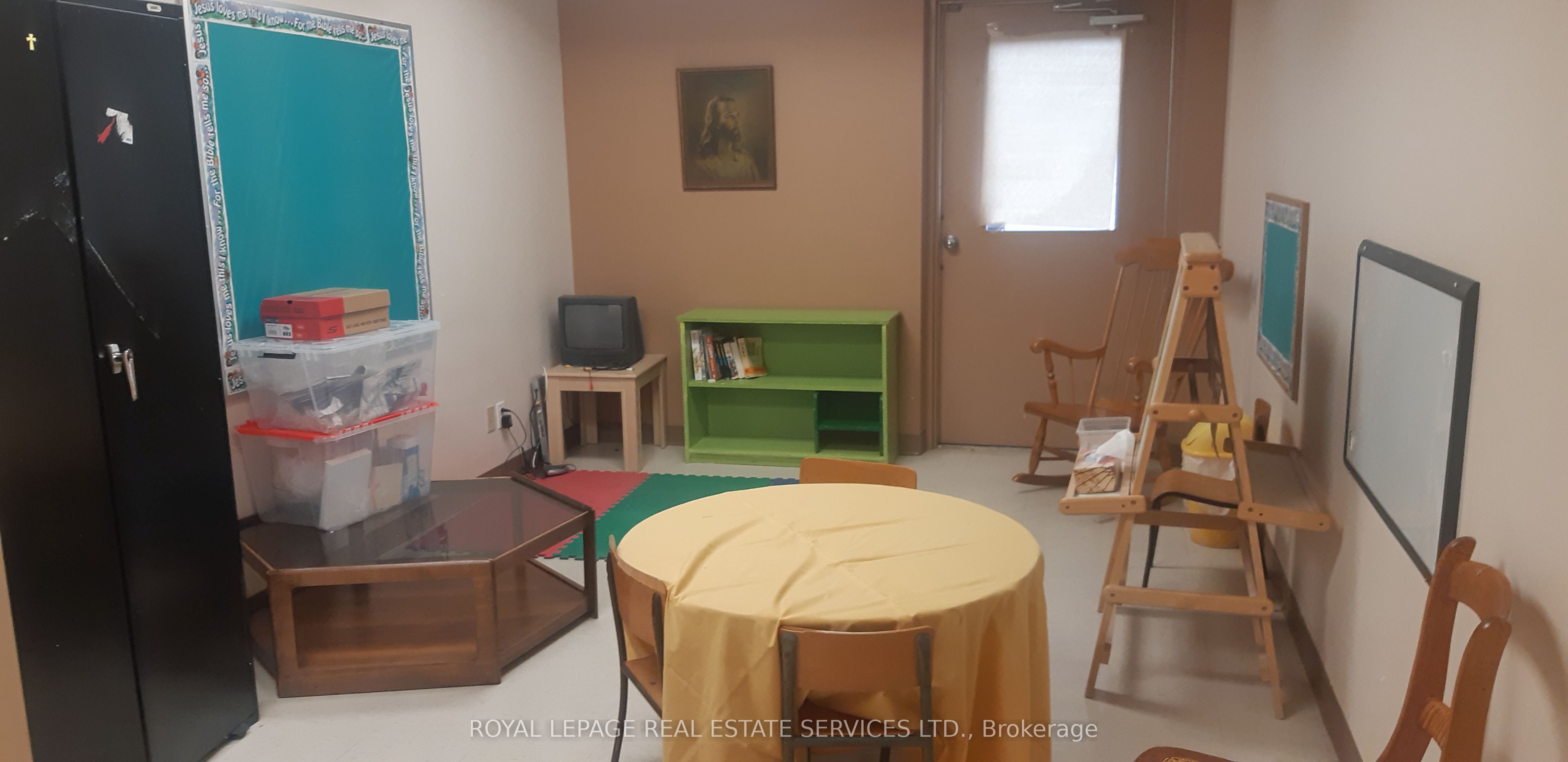 9100 Jane St Property Photo 7