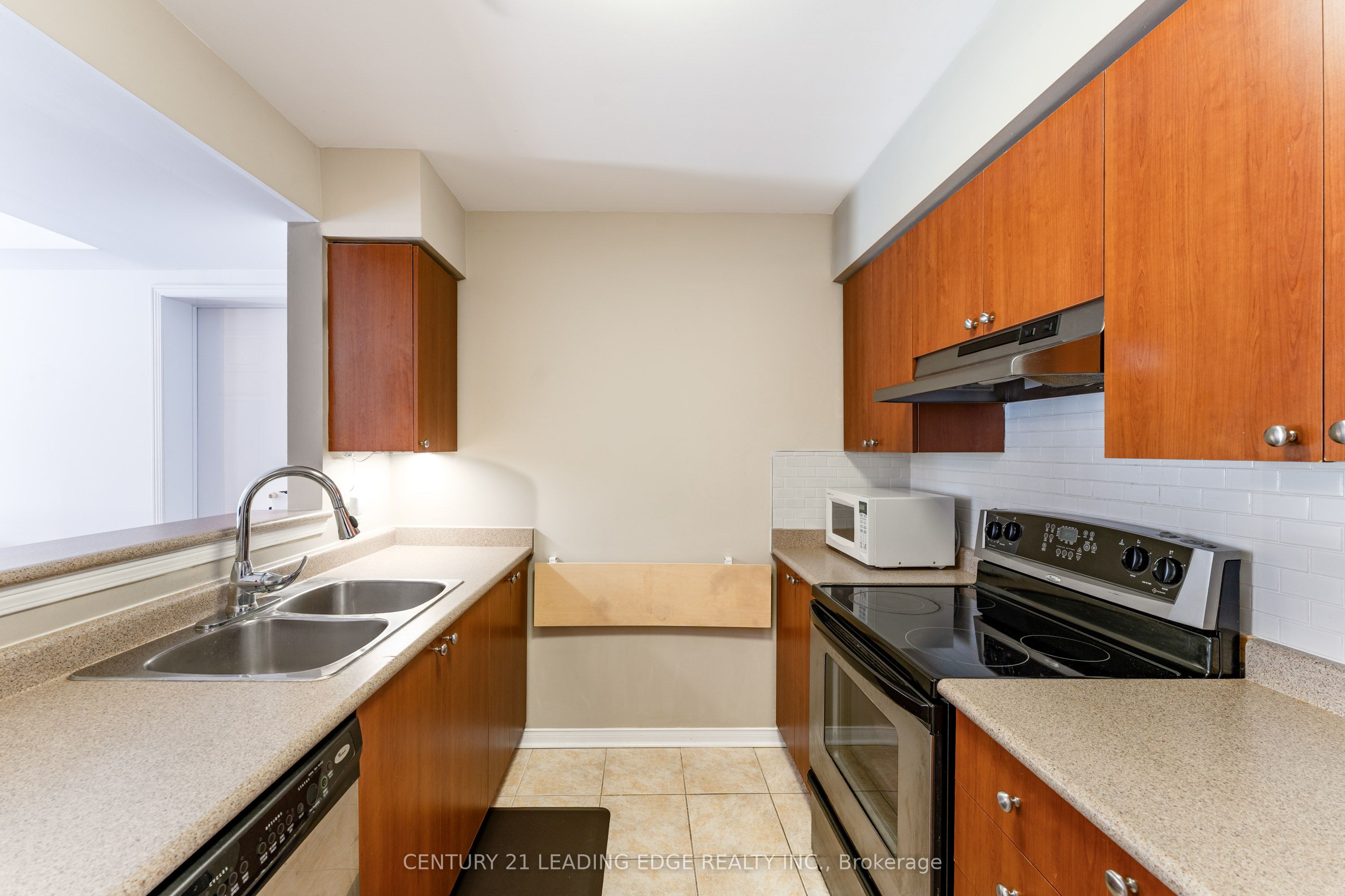 #24 - 160 Chancery Road Property Photo 17