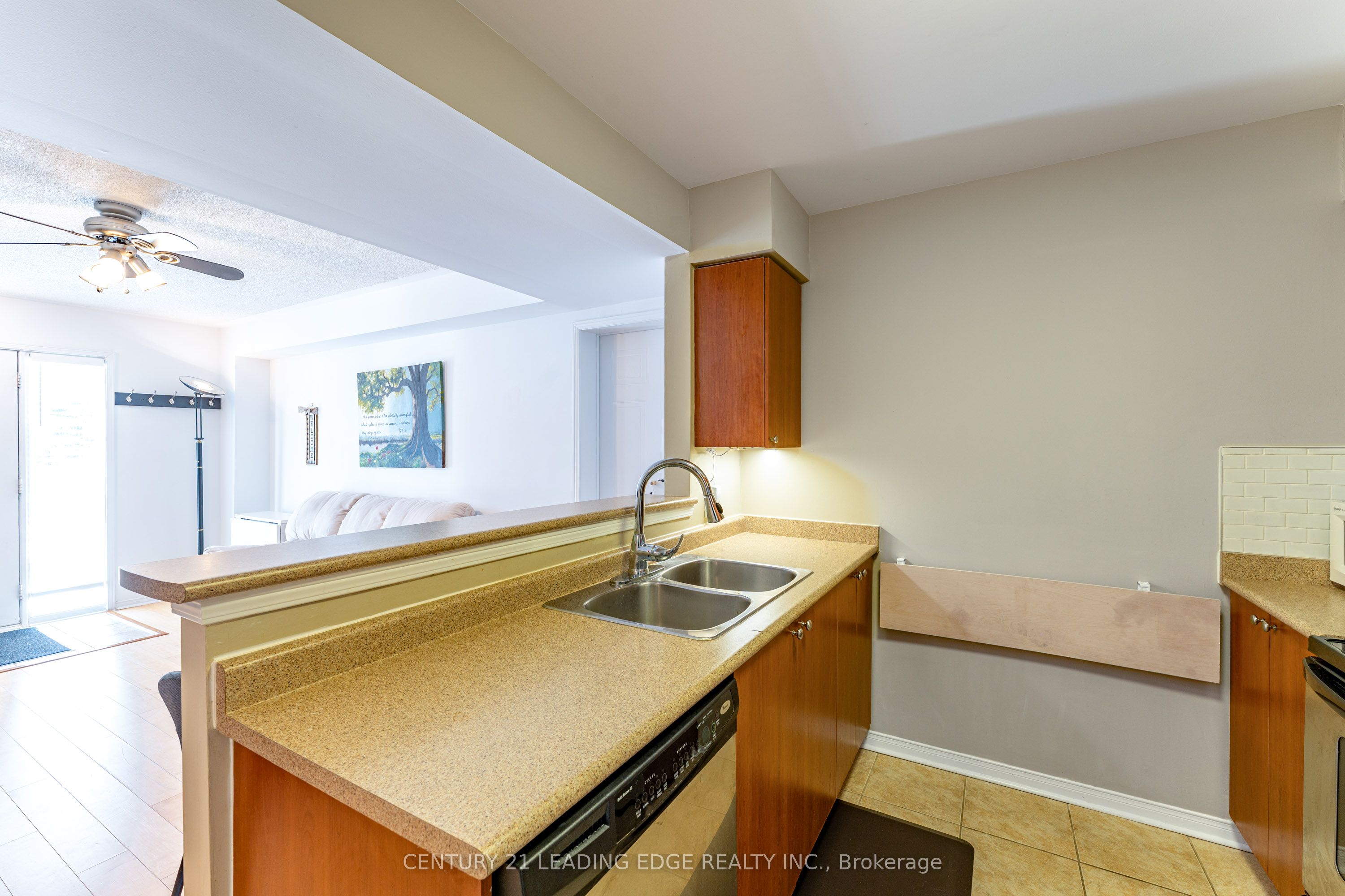 #24 - 160 Chancery Road Property Photo 18