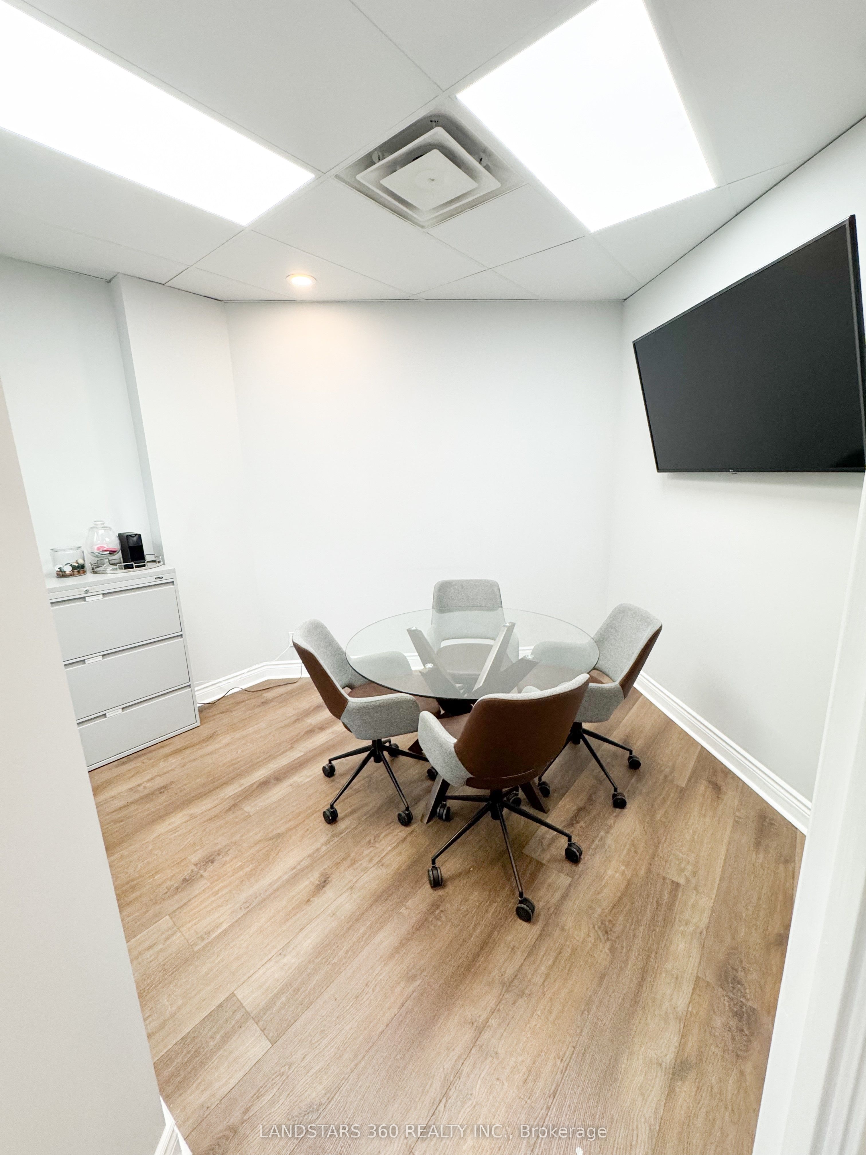 #407 - 9140 Leslie Street Property Photo 8