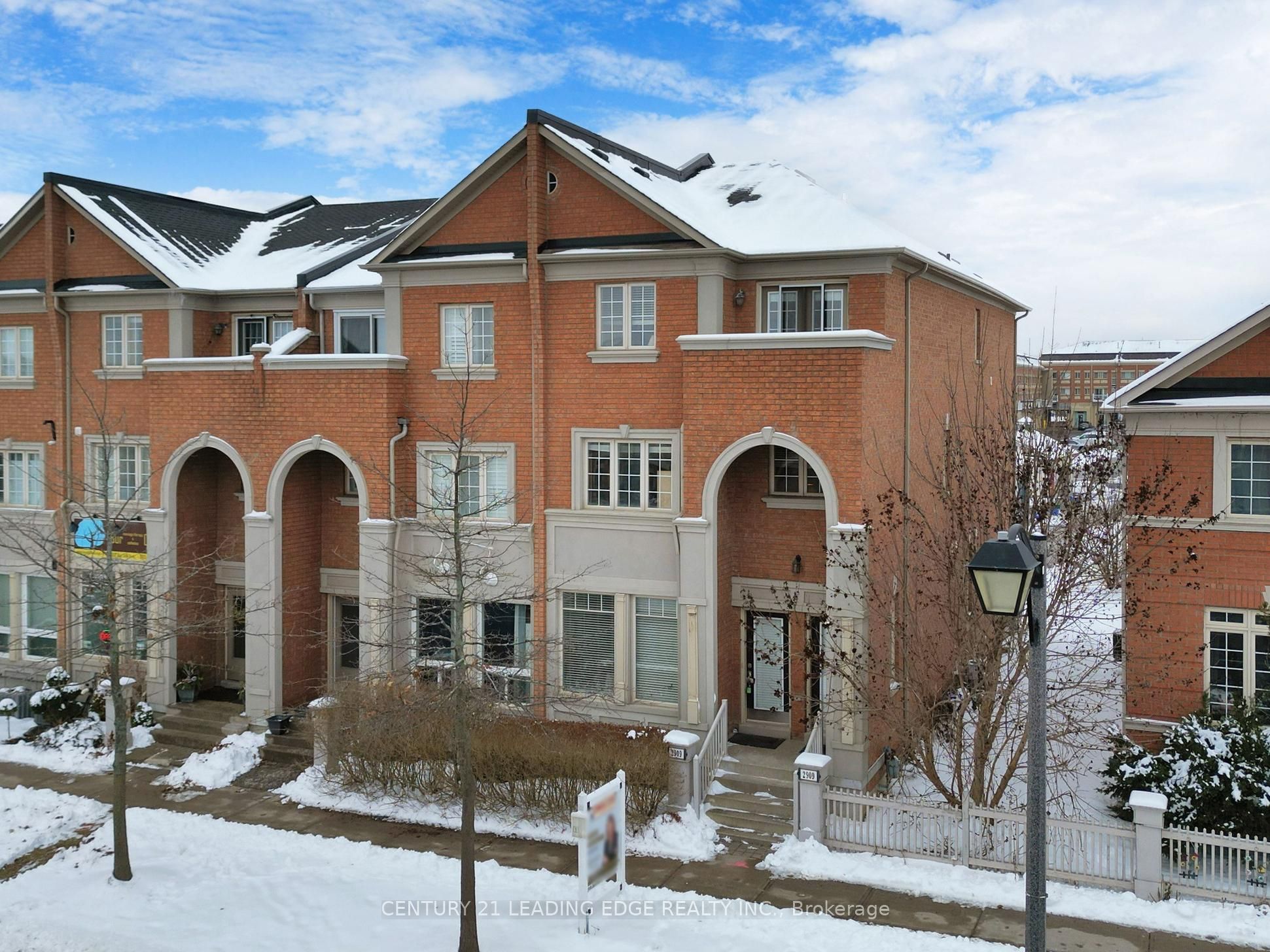 2909 Bur Oak Avenue Property Photo 1