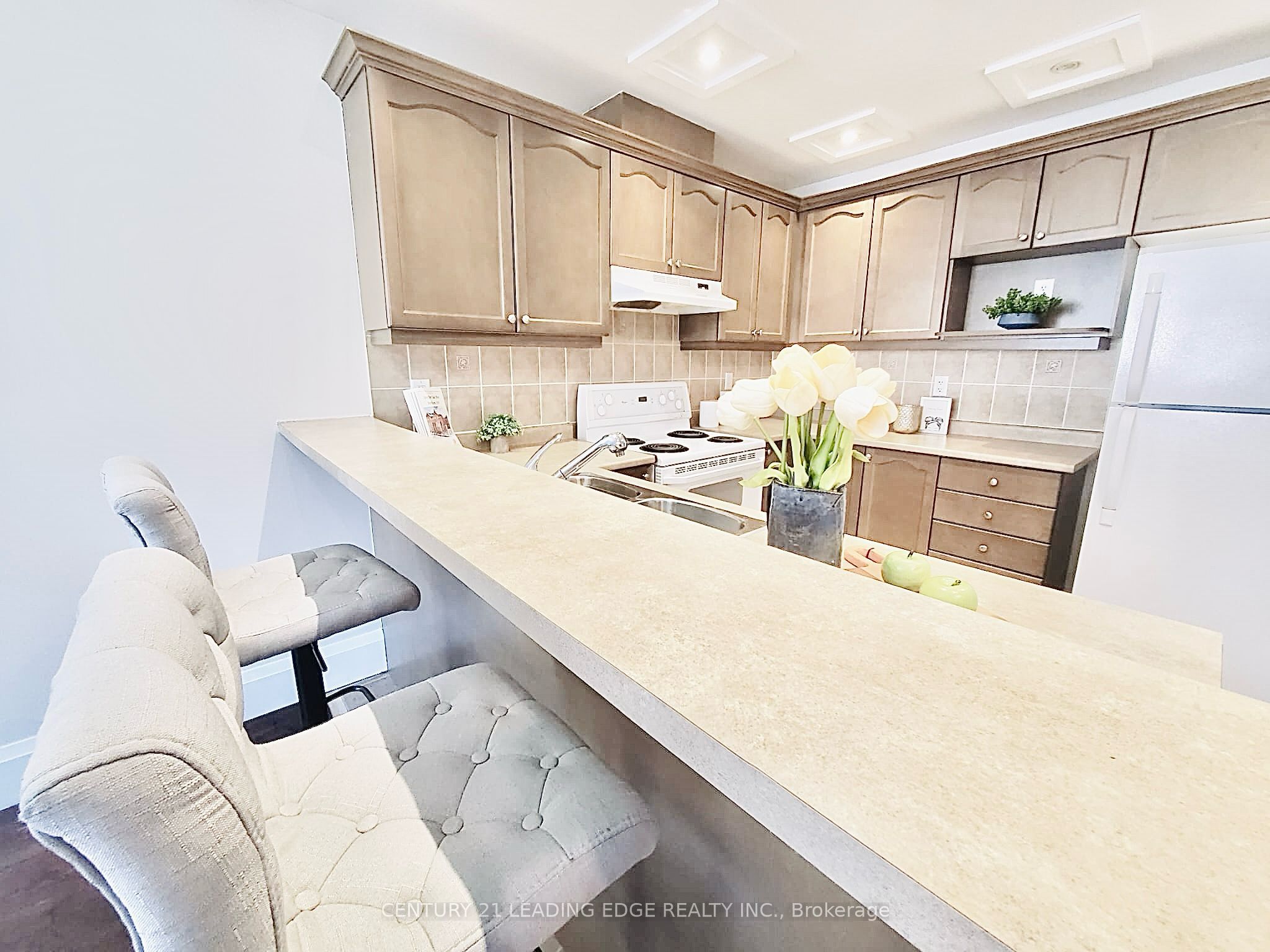2909 Bur Oak Avenue Property Photo 6