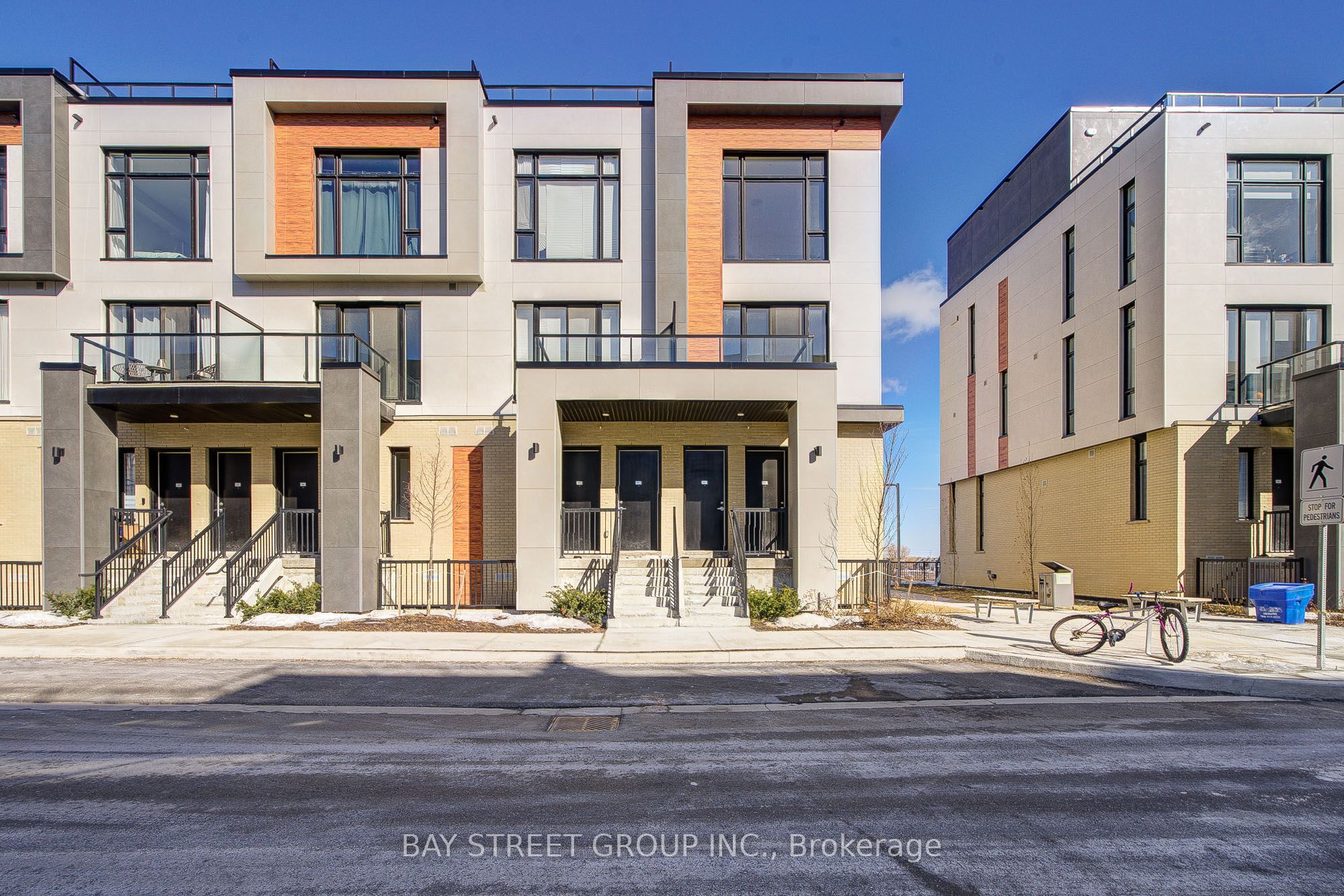 #602 - 7 Steckley House Lane Property Photo 1