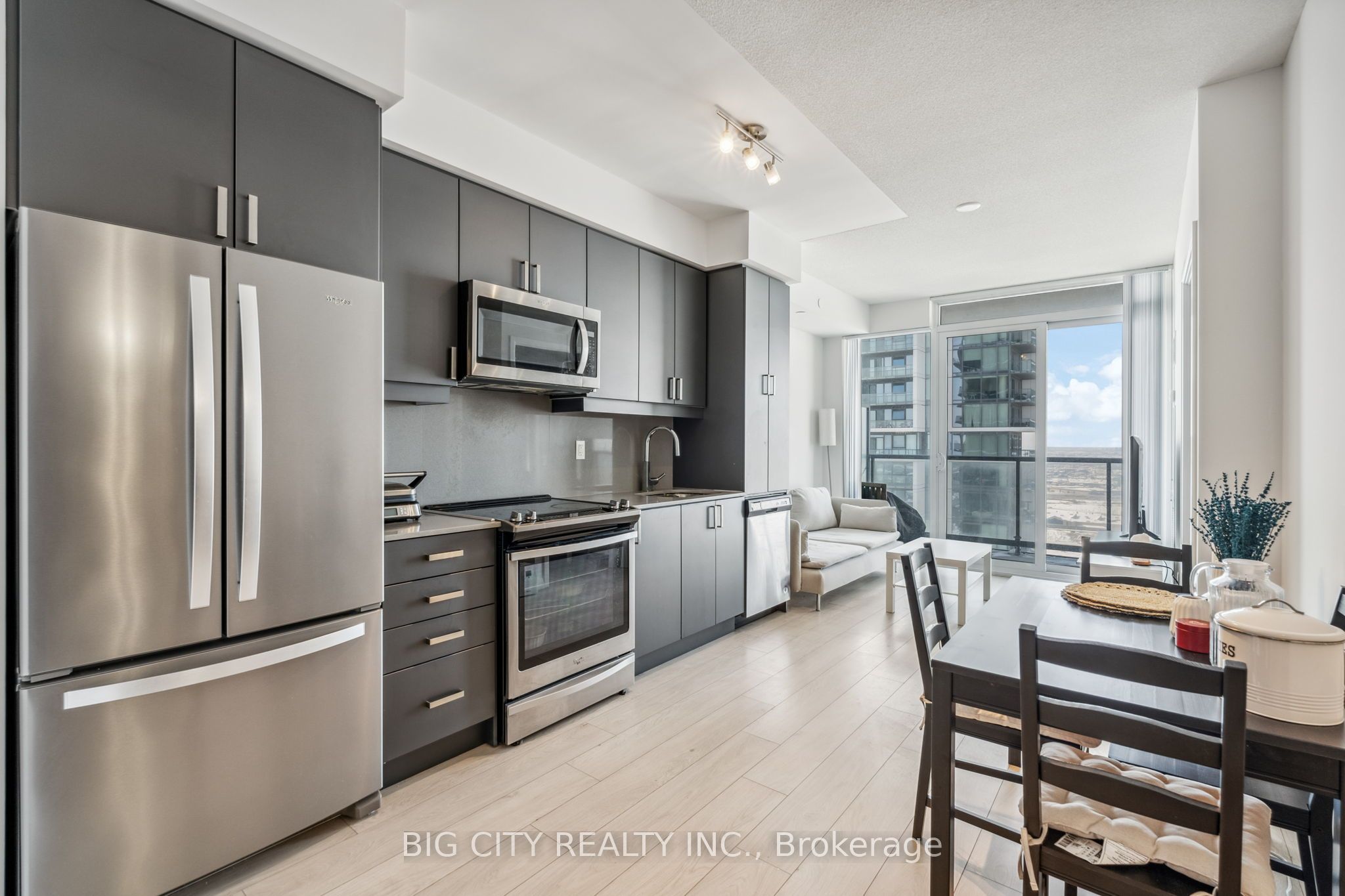#3211 - 7895 Jane Street Property Photo 1