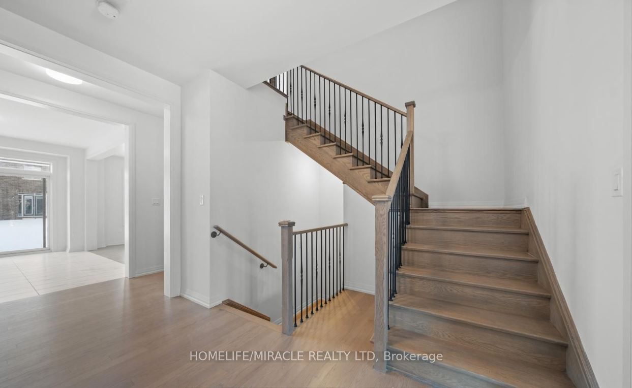 12 Sandhill Crescent Property Photo 7