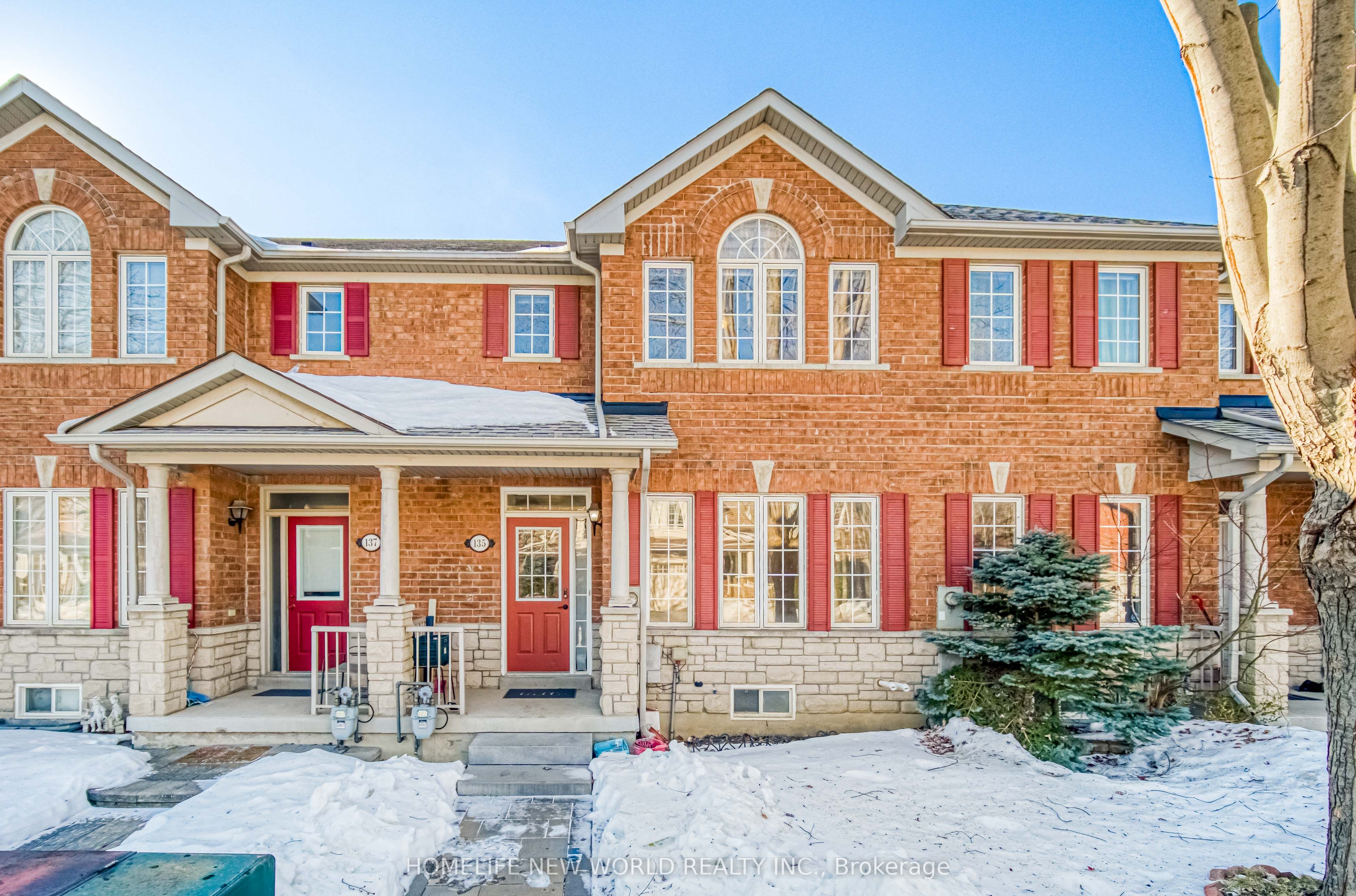 135 Selkirk Drive Property Photo 1