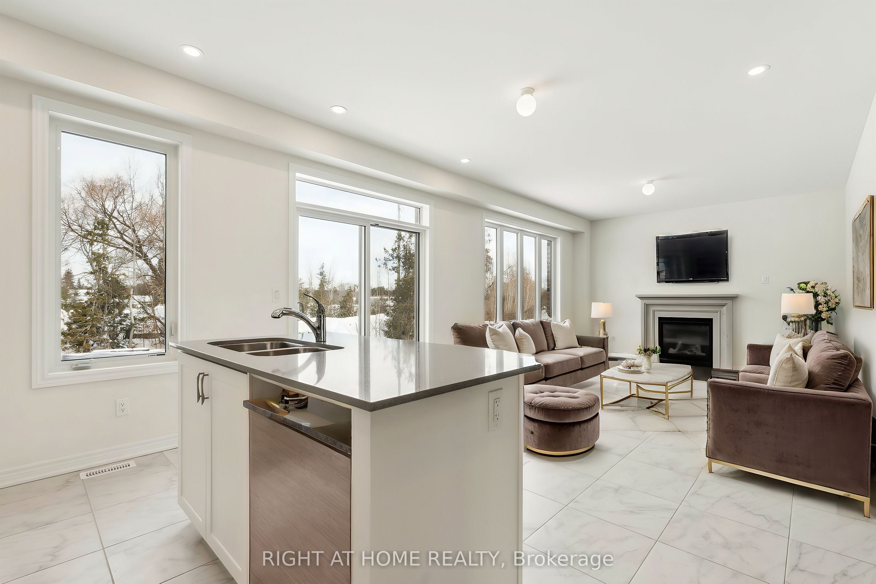 1286 Davis Loop Property Photo 13
