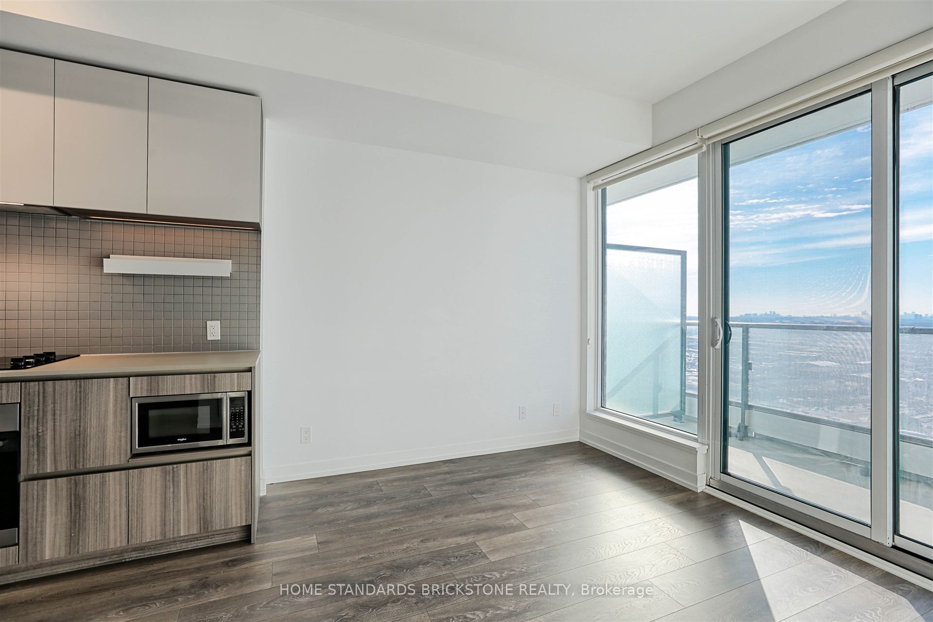 #3707 - 898 Portage Parkway Property Photo 7