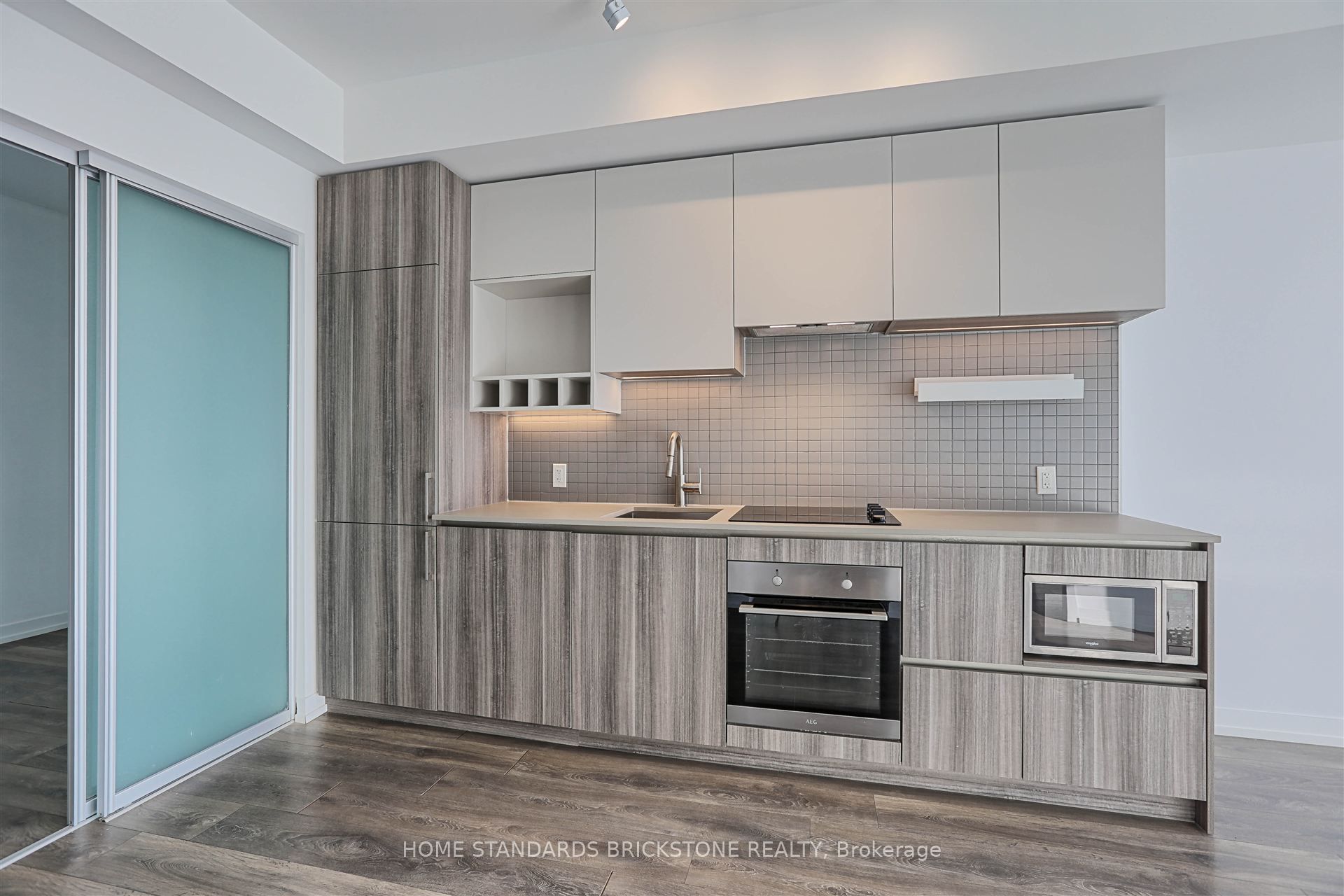 #3707 - 898 Portage Parkway Property Photo 8