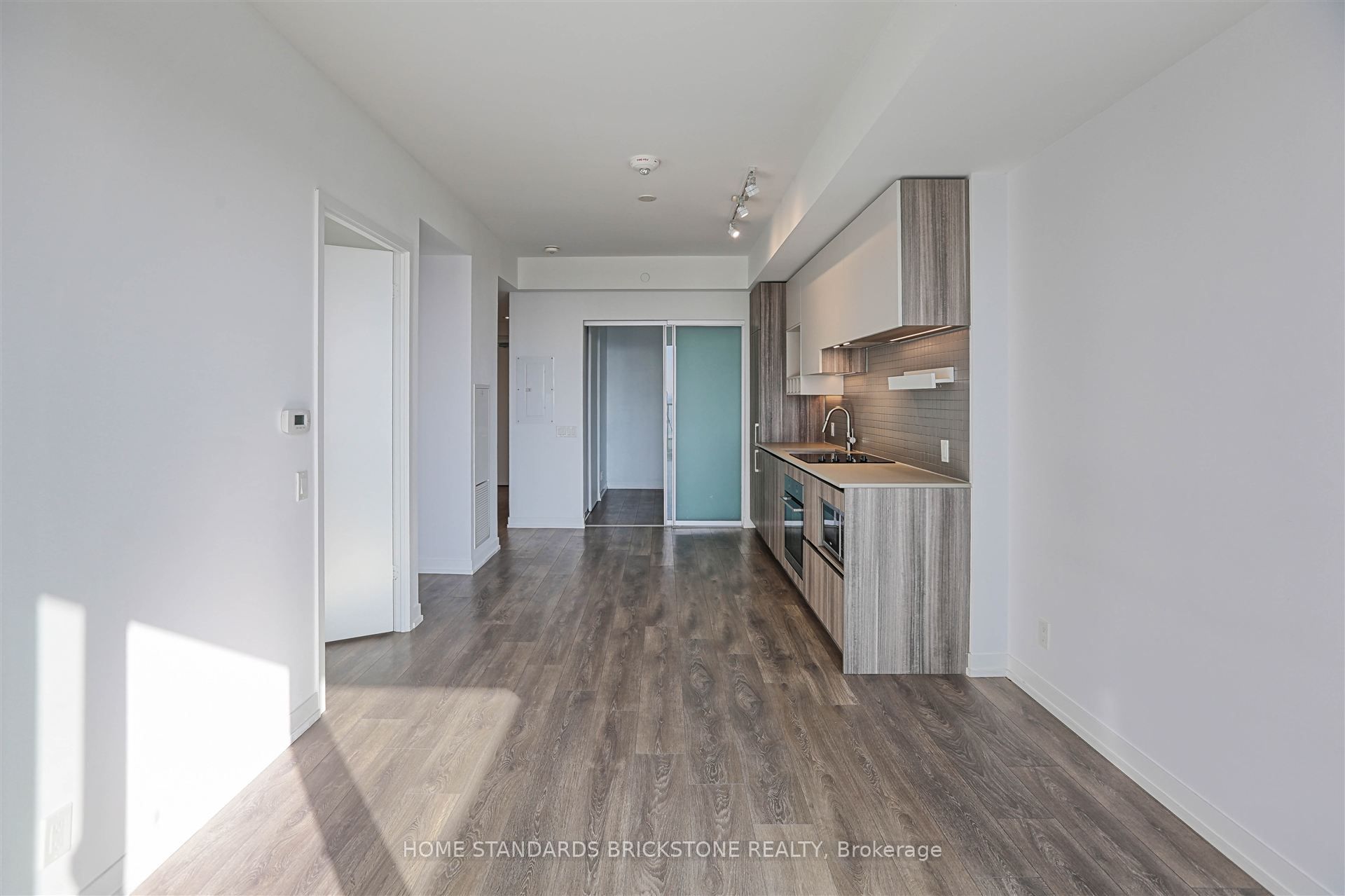 #3707 - 898 Portage Parkway Property Photo 10