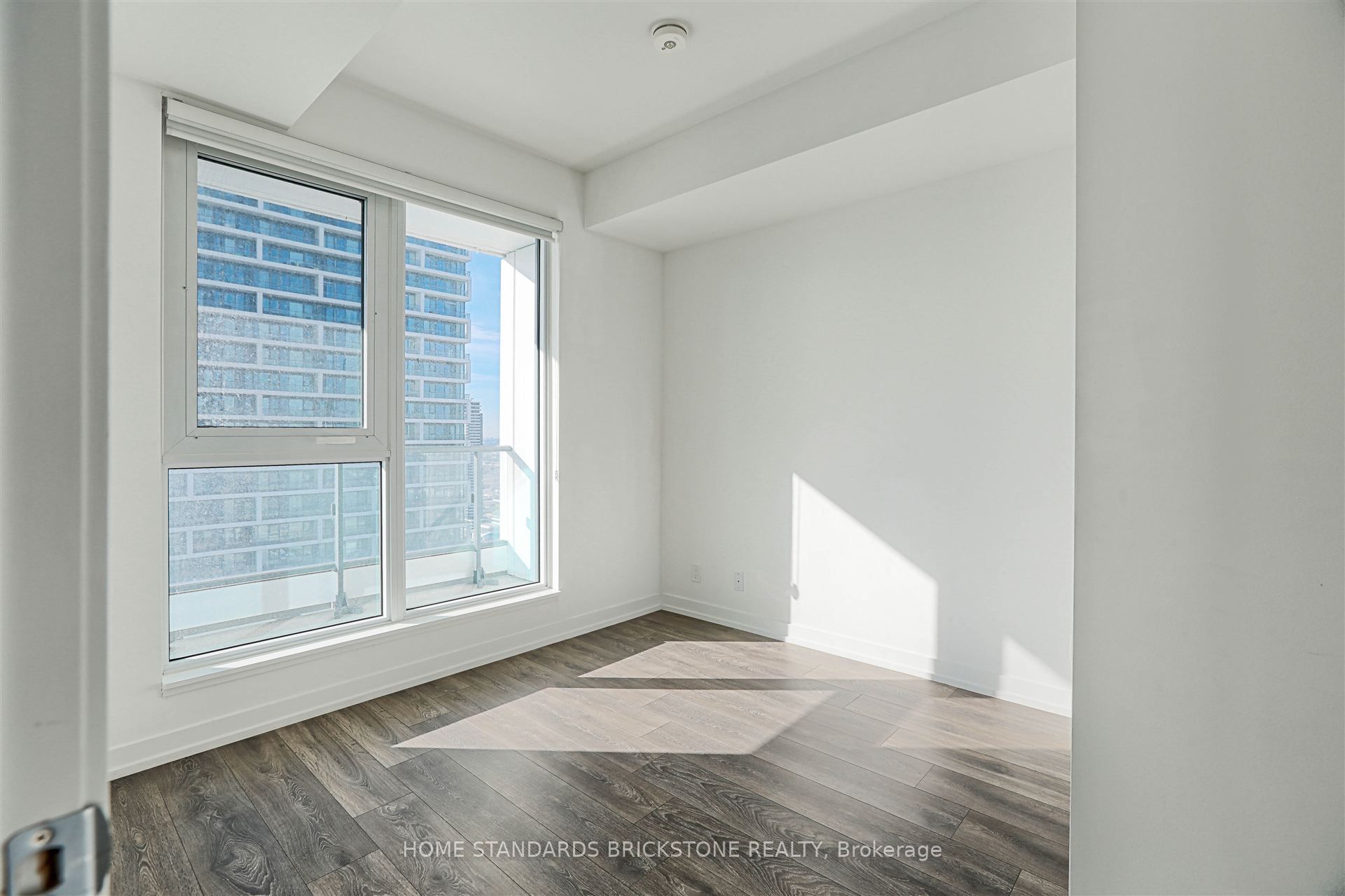 #3707 - 898 Portage Parkway Property Photo 11