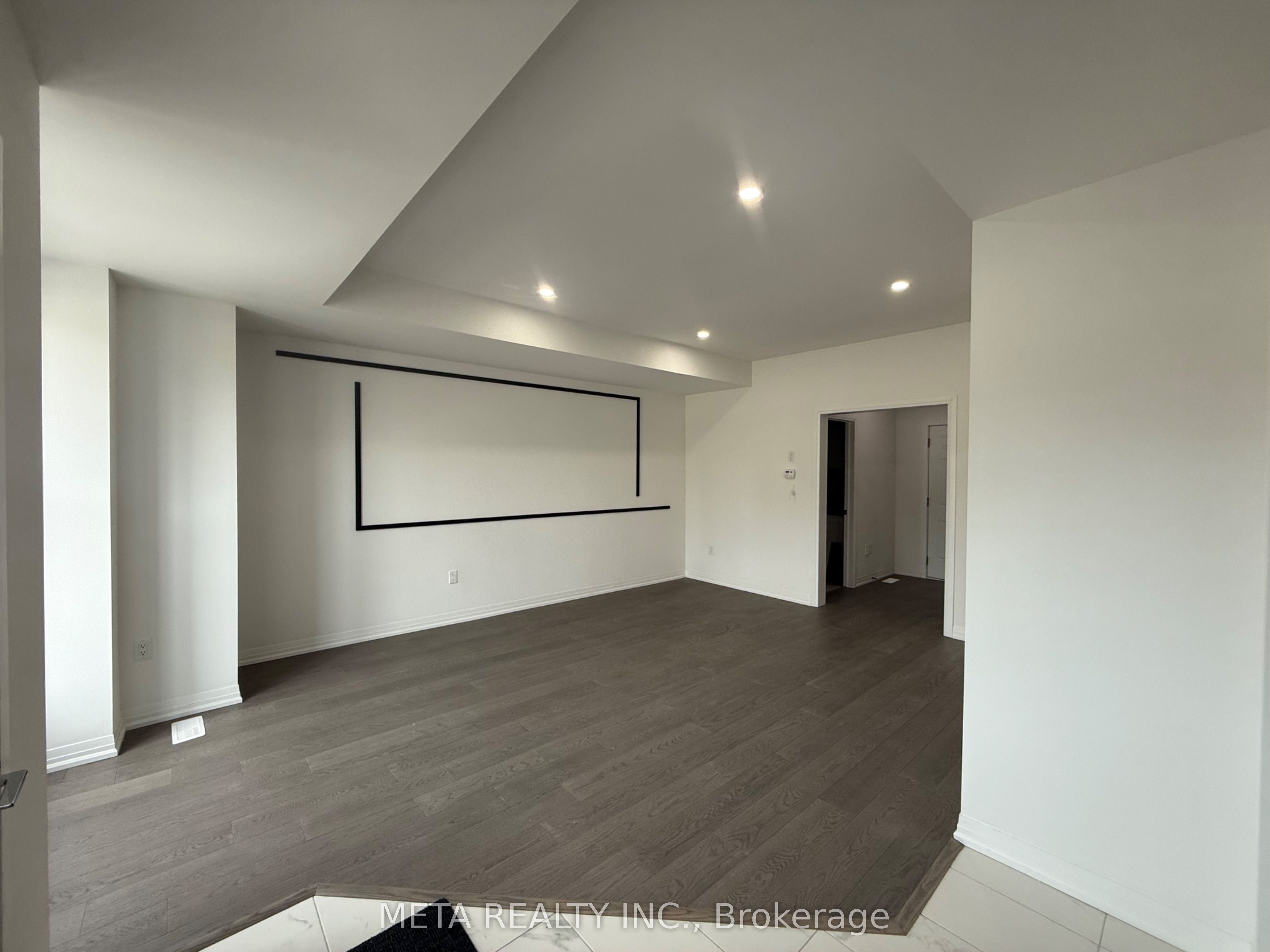 9080 Woodbine Avenue Property Photo 2