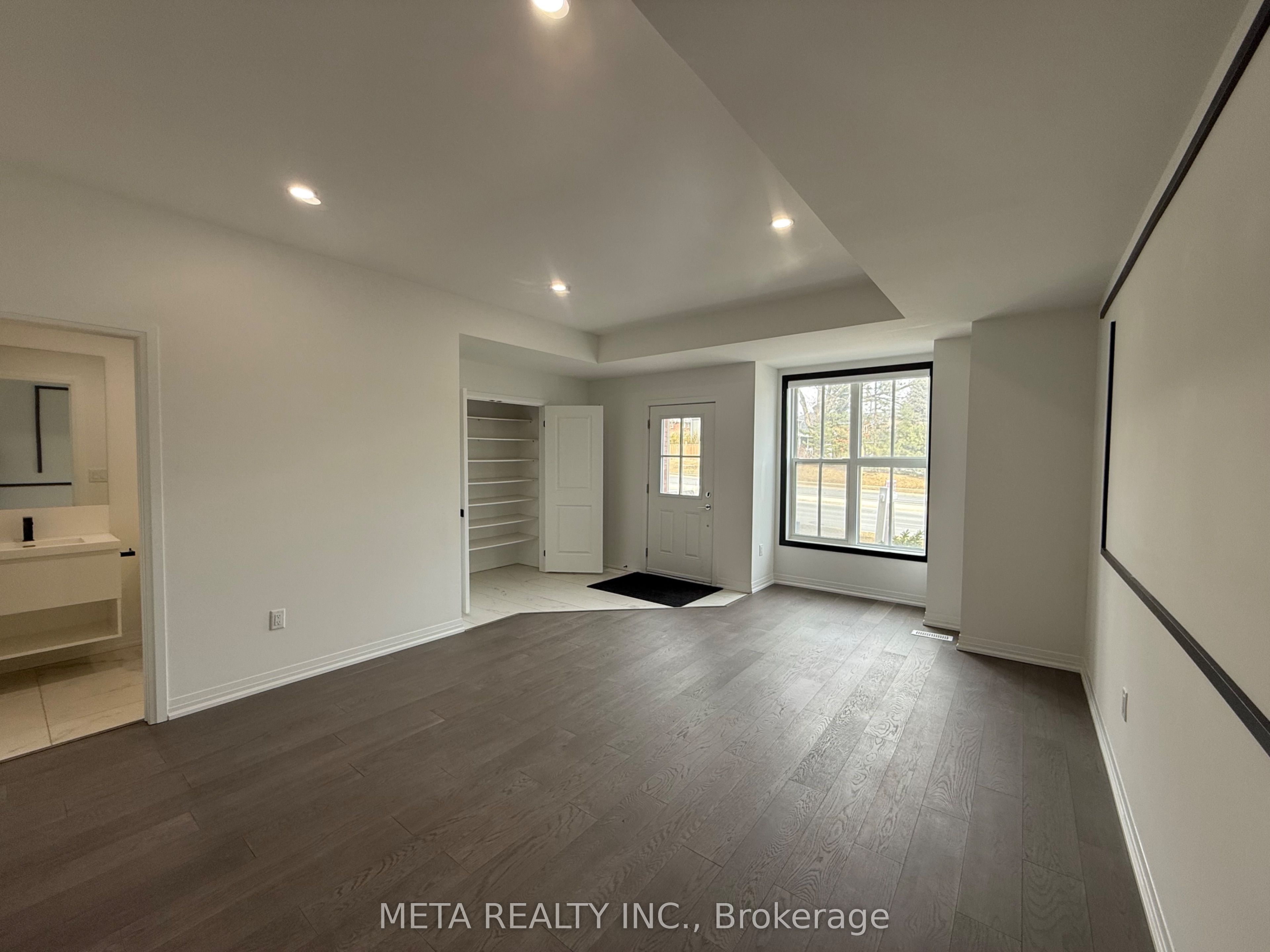 9080 Woodbine Avenue Property Photo 3