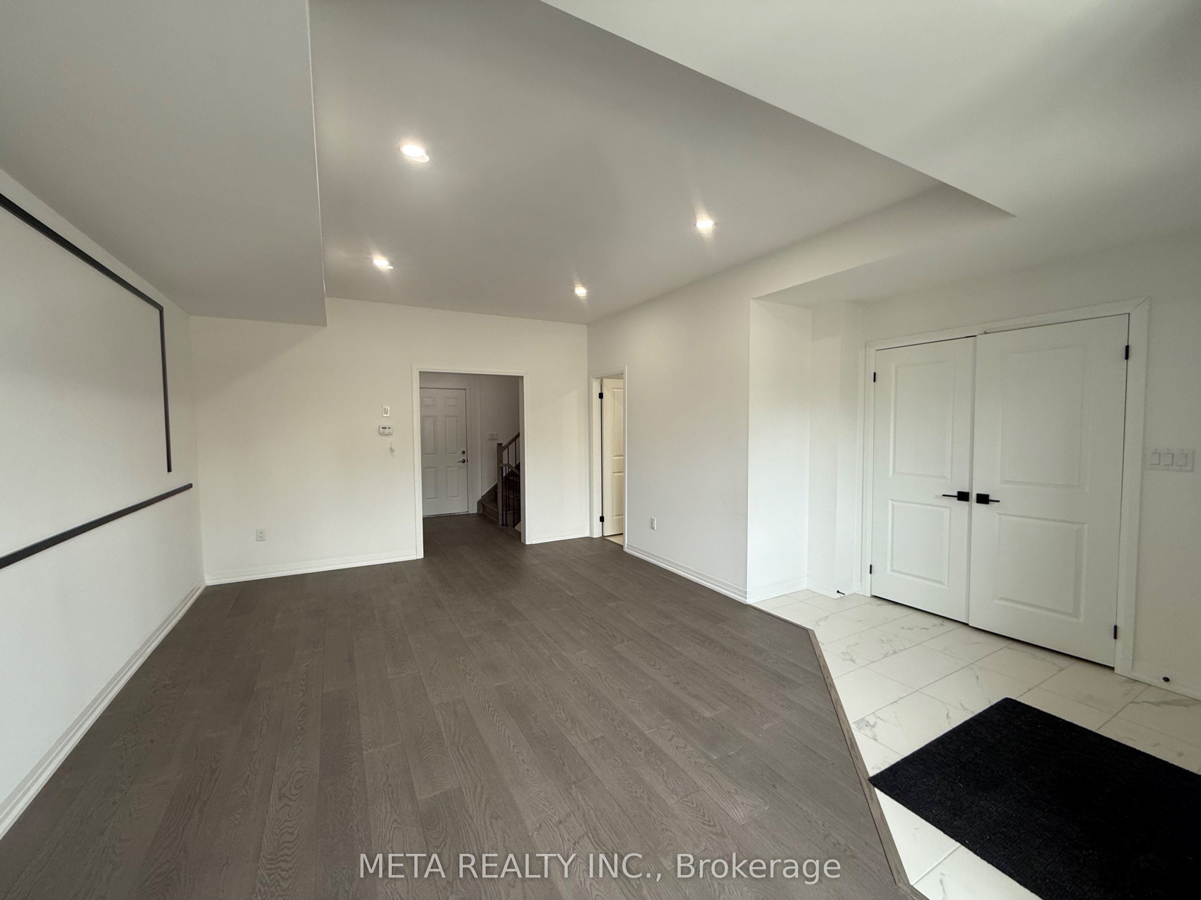 9080 Woodbine Avenue Property Photo 6