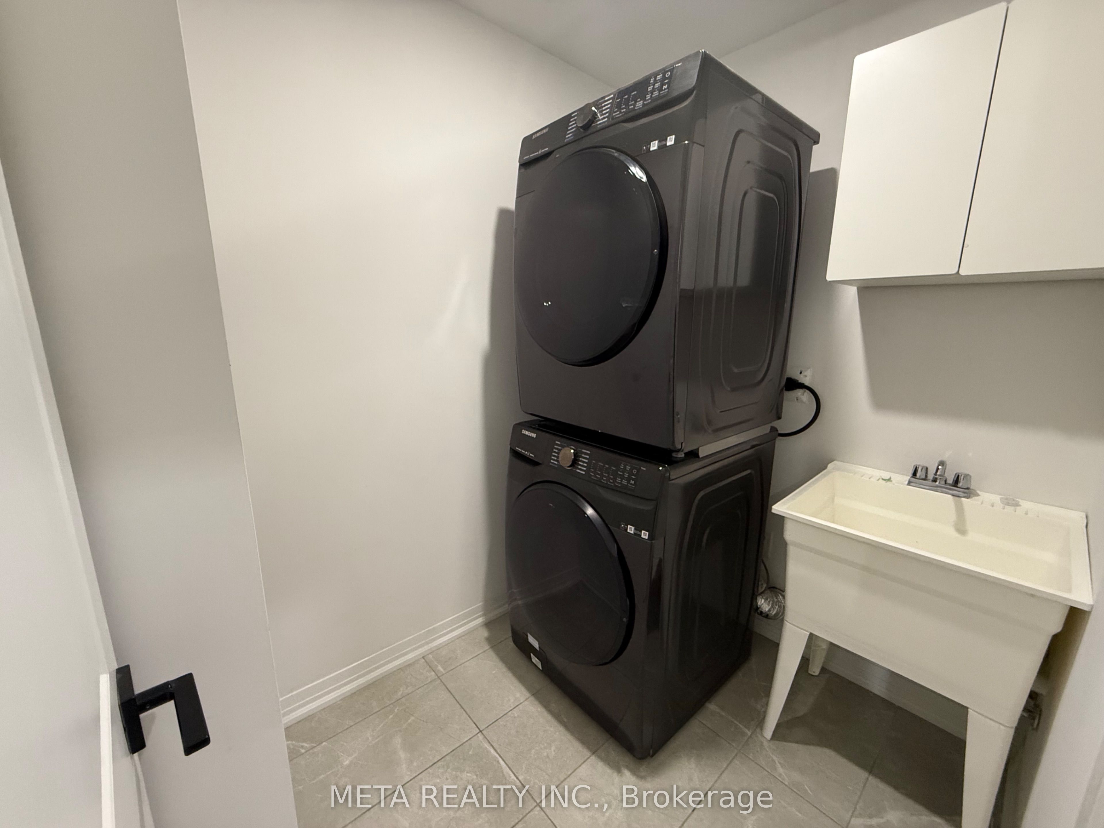 9080 Woodbine Avenue Property Photo 7