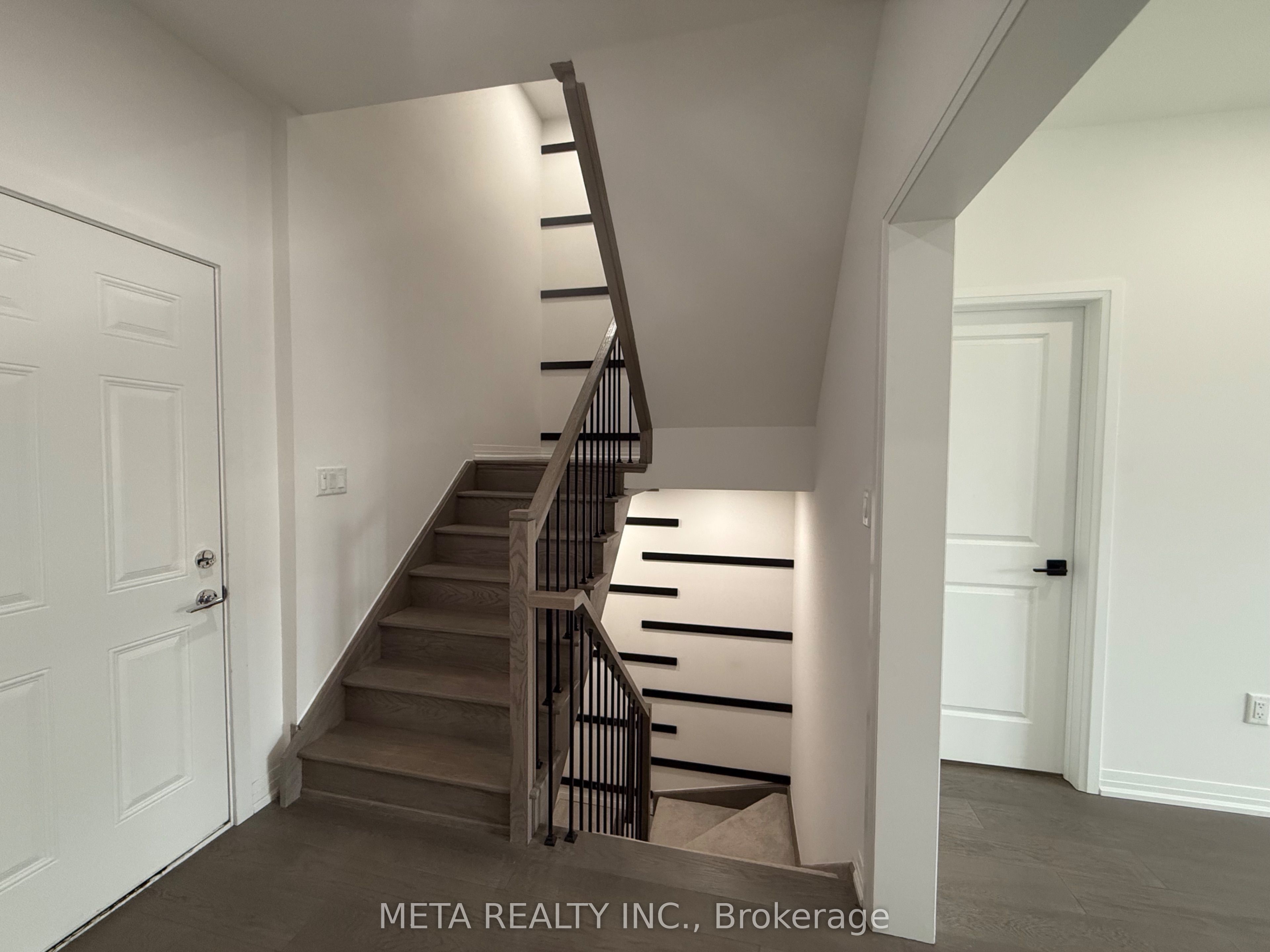 9080 Woodbine Avenue Property Photo 8