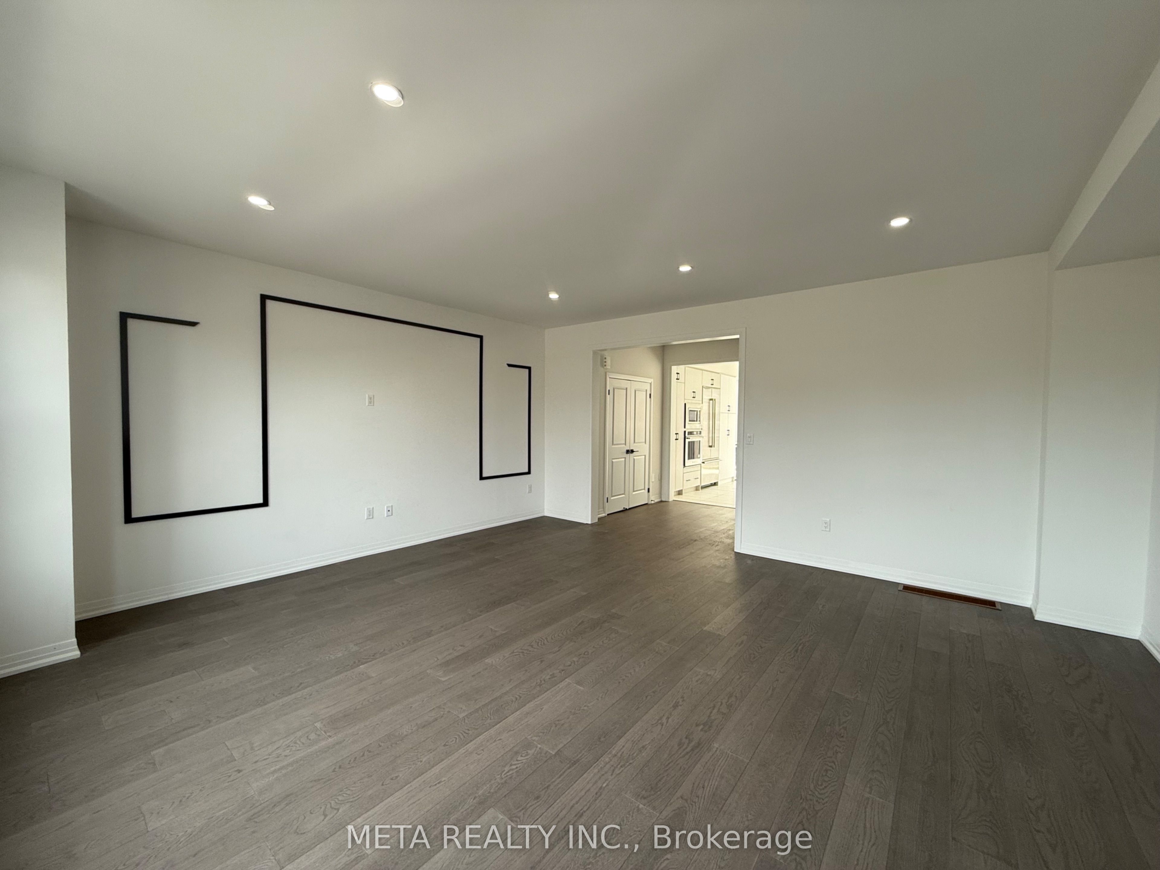 9080 Woodbine Avenue Property Photo 10