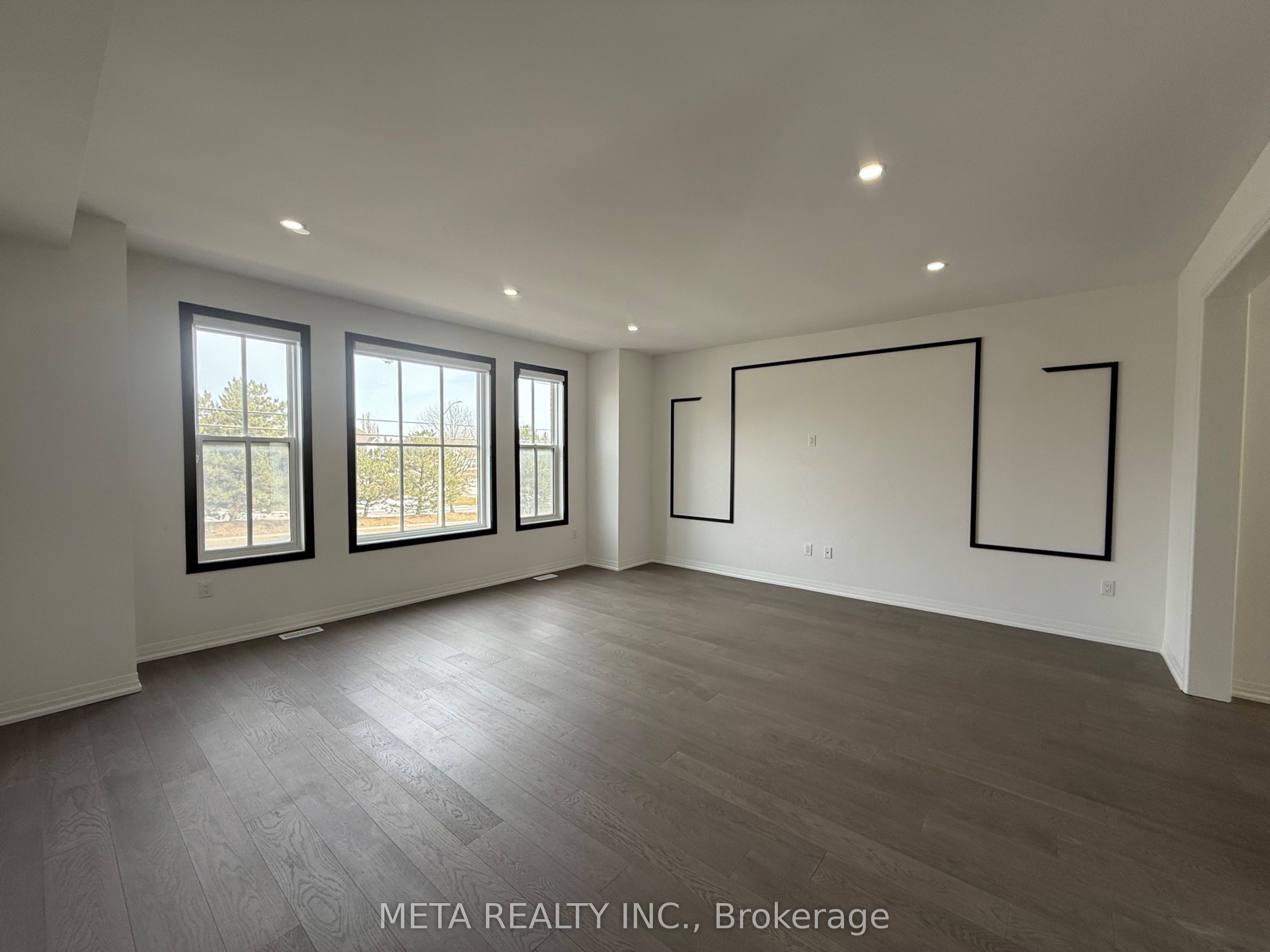 9080 Woodbine Avenue Property Photo 11