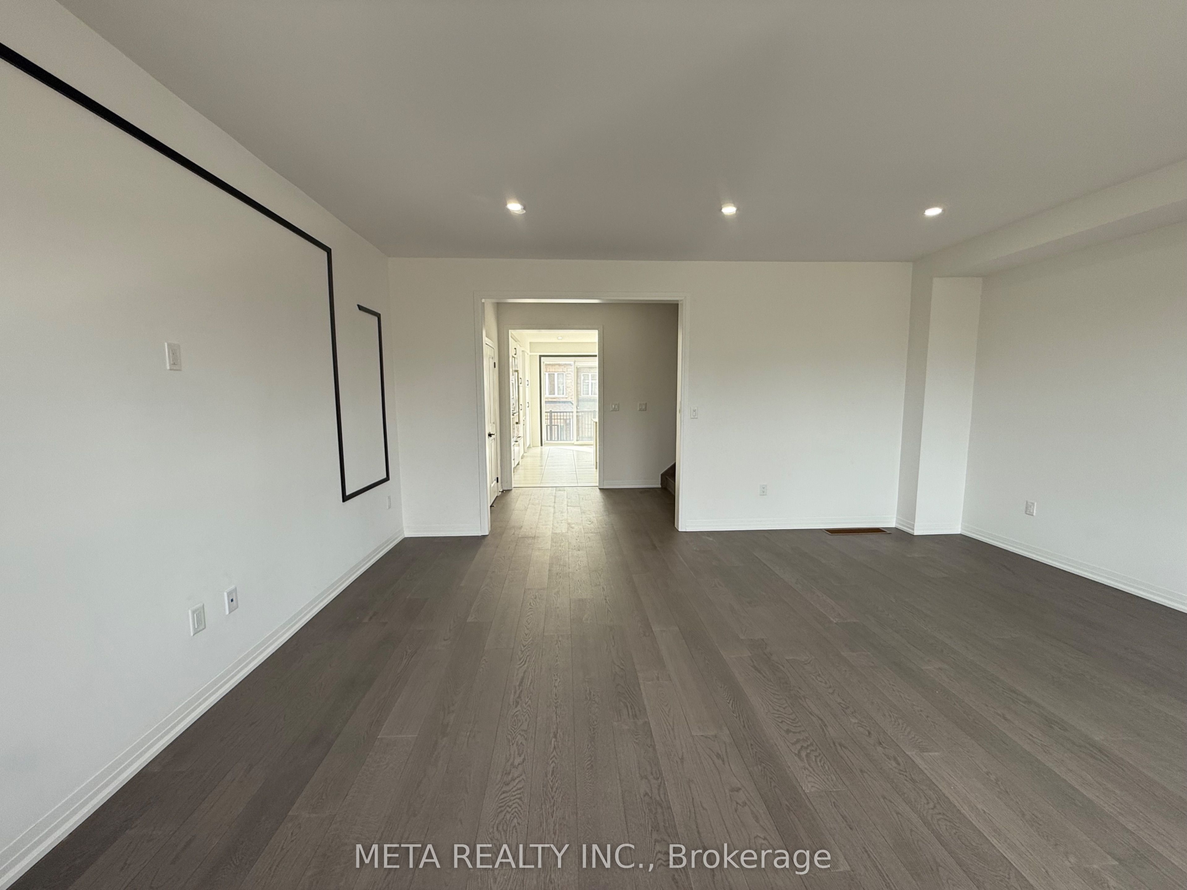 9080 Woodbine Avenue Property Photo 12