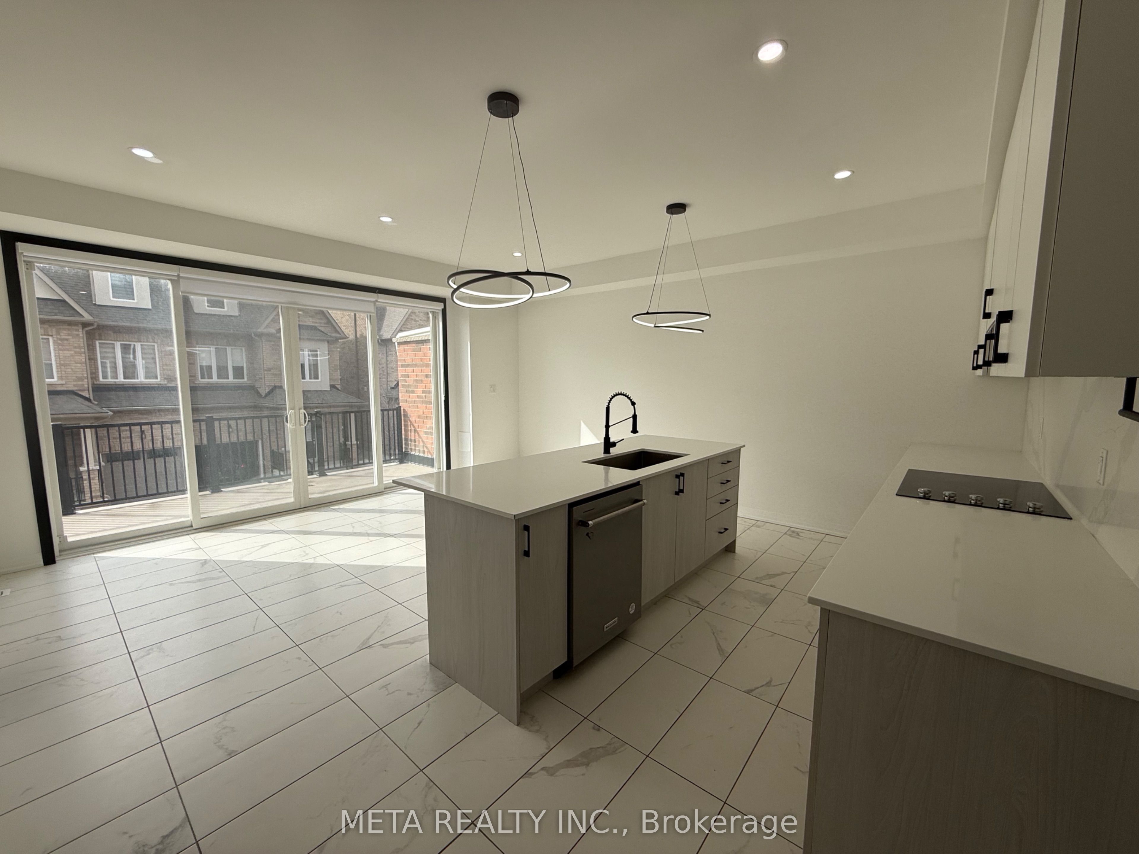 9080 Woodbine Avenue Property Photo 14