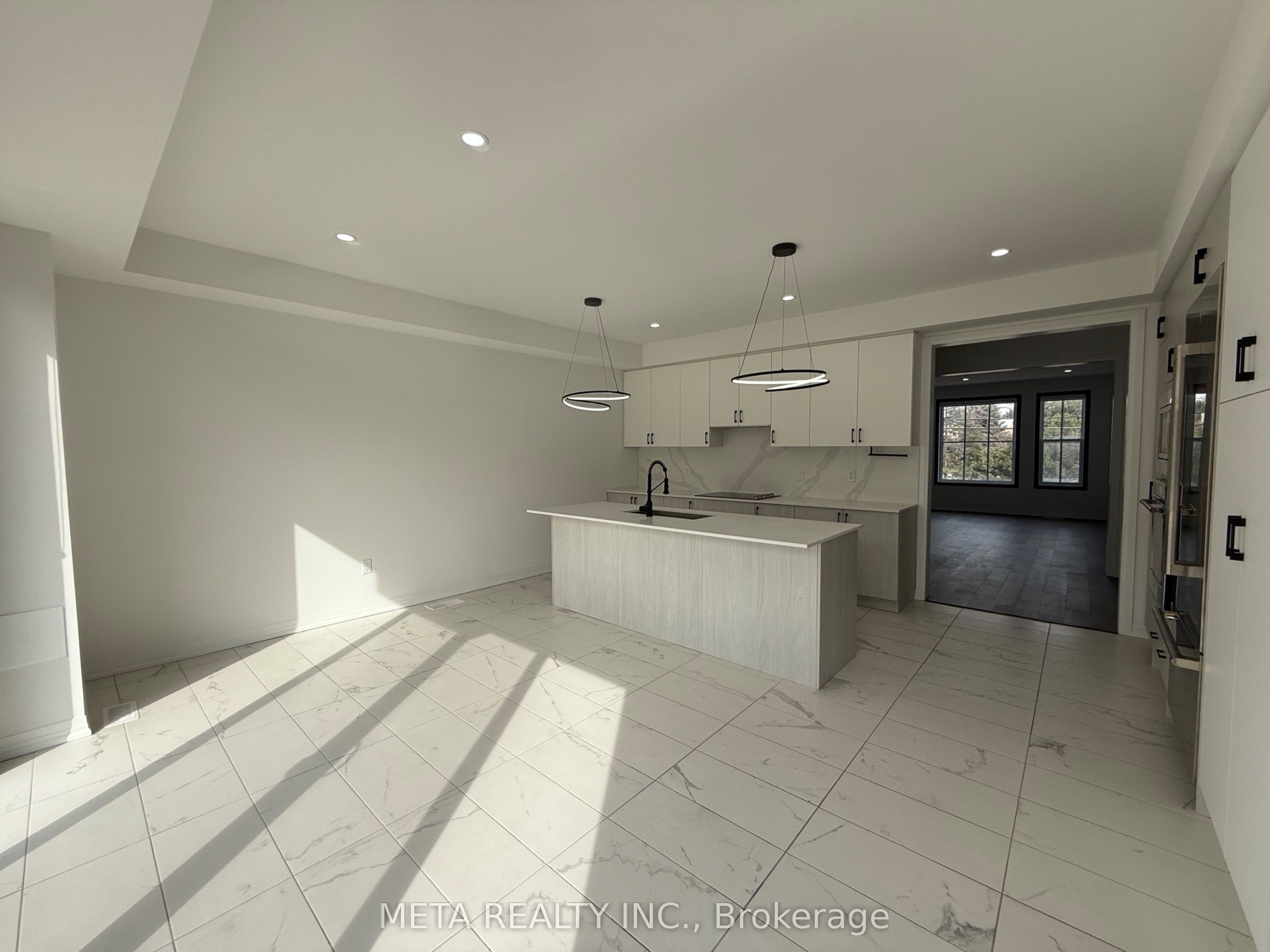 9080 Woodbine Avenue Property Photo 15