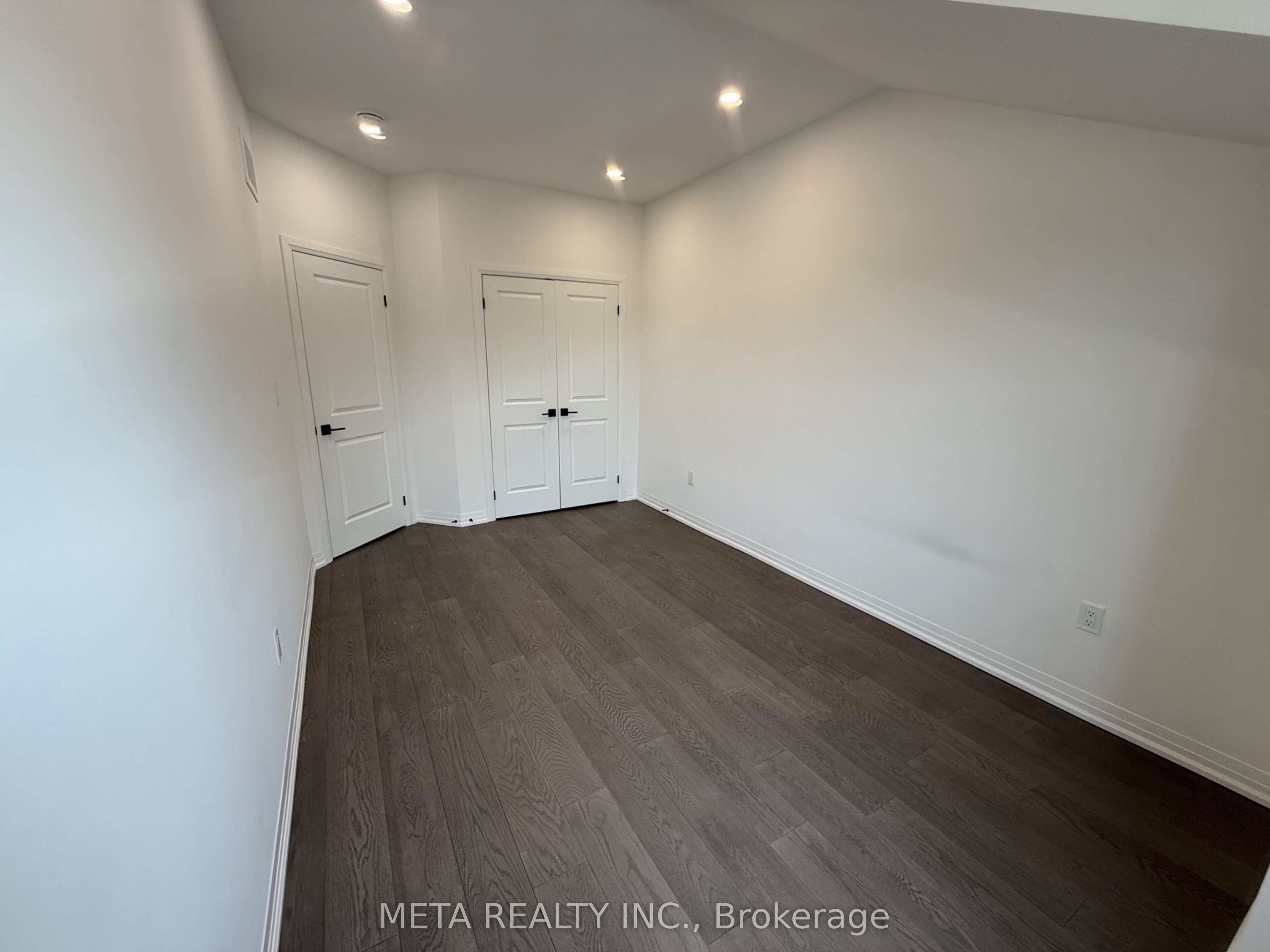 9080 Woodbine Avenue Property Photo 21