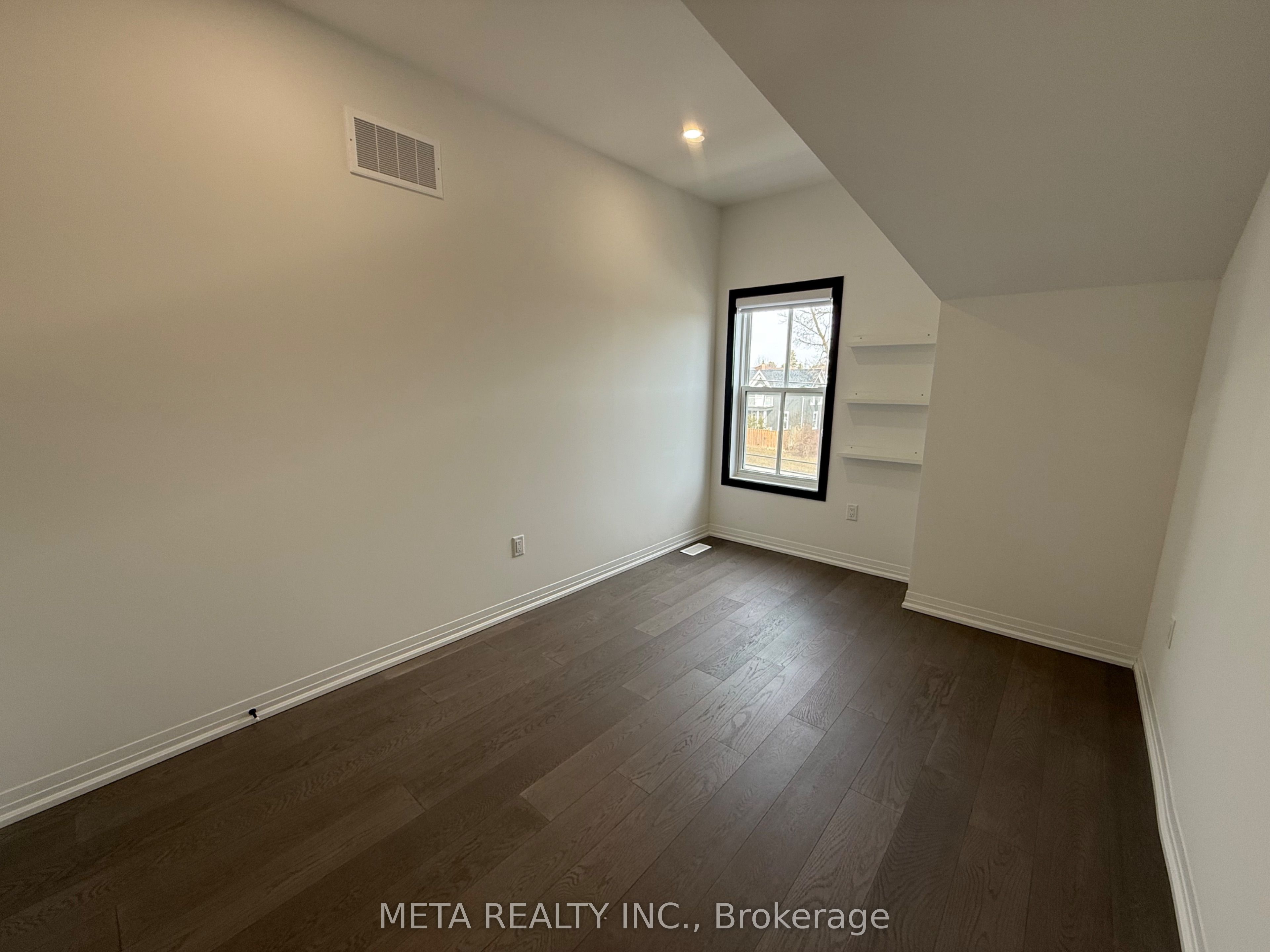 9080 Woodbine Avenue Property Photo 22
