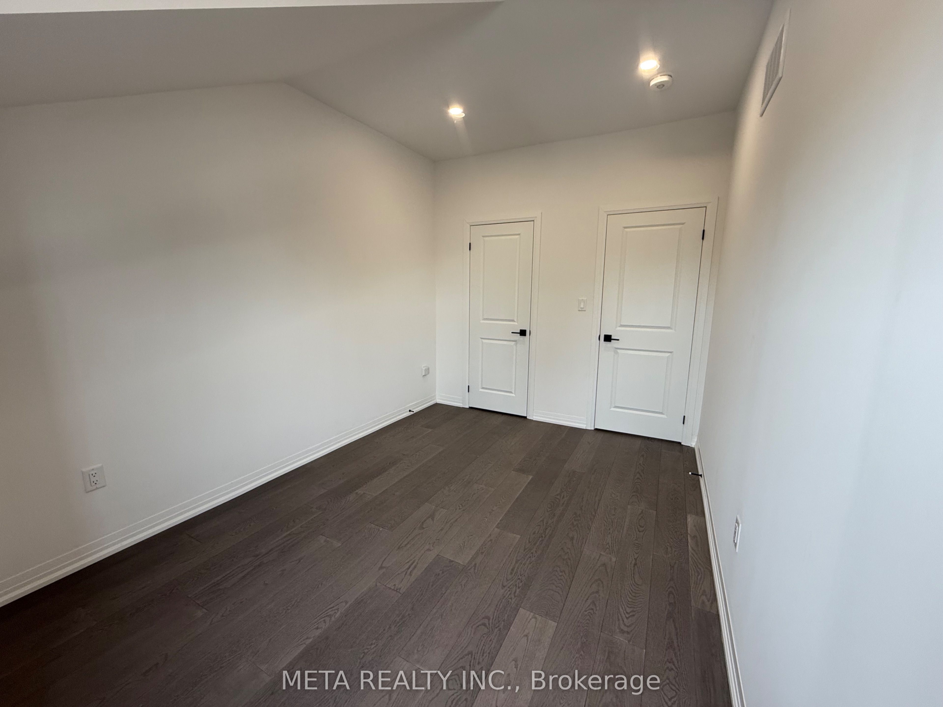 9080 Woodbine Avenue Property Photo 23
