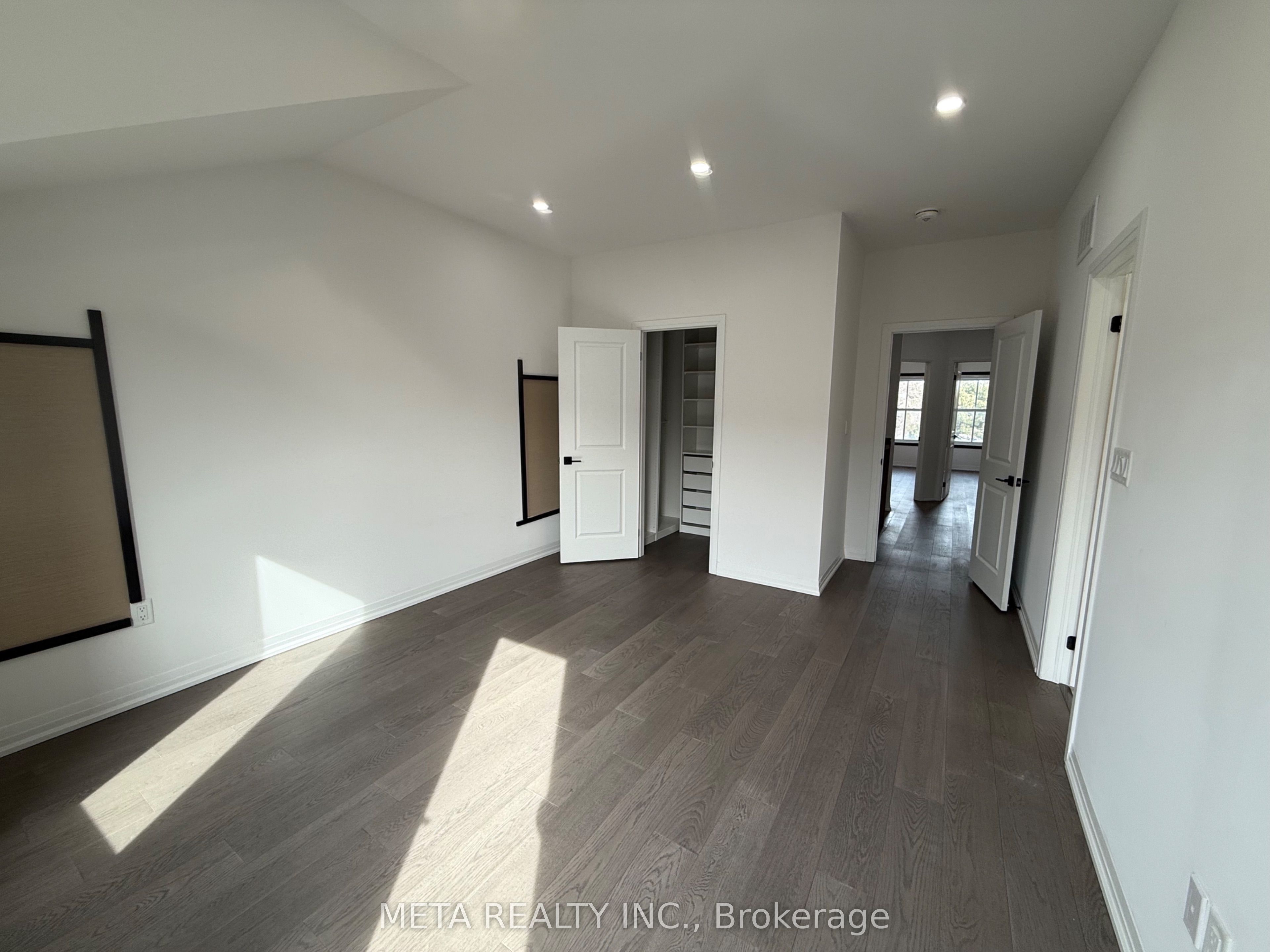 9080 Woodbine Avenue Property Photo 25