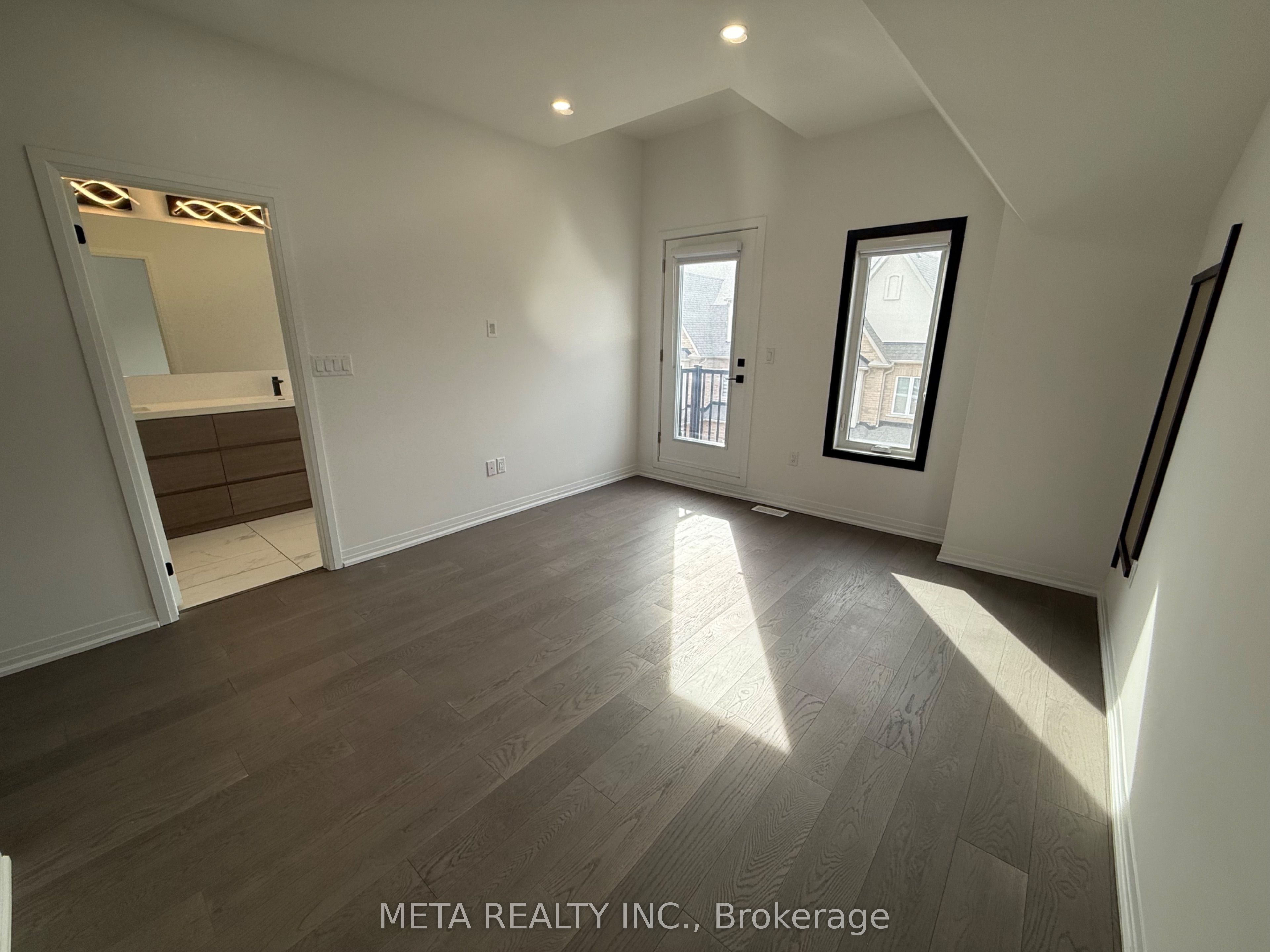9080 Woodbine Avenue Property Photo 27