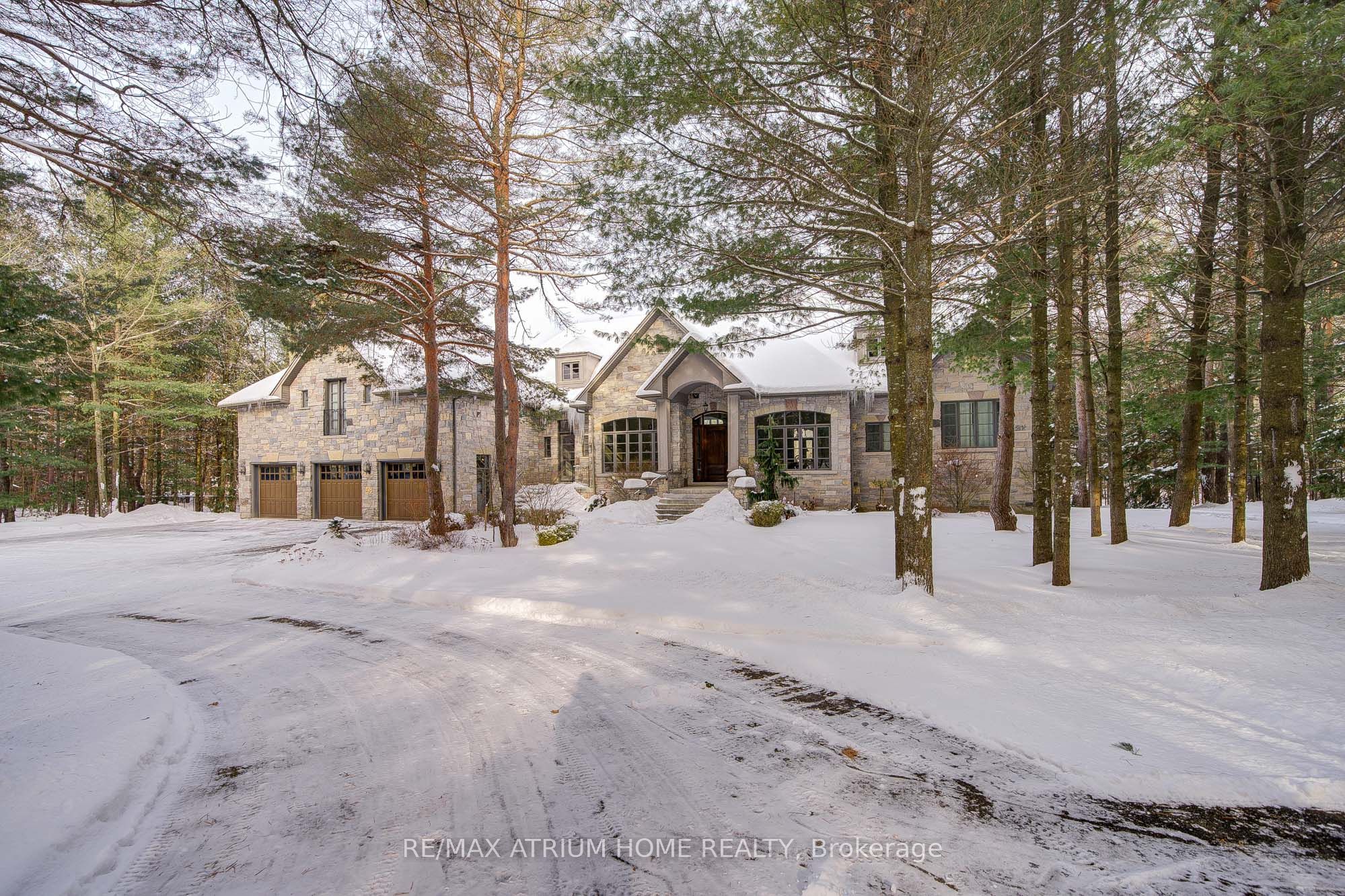 10 Woodlot Ct Property Photo