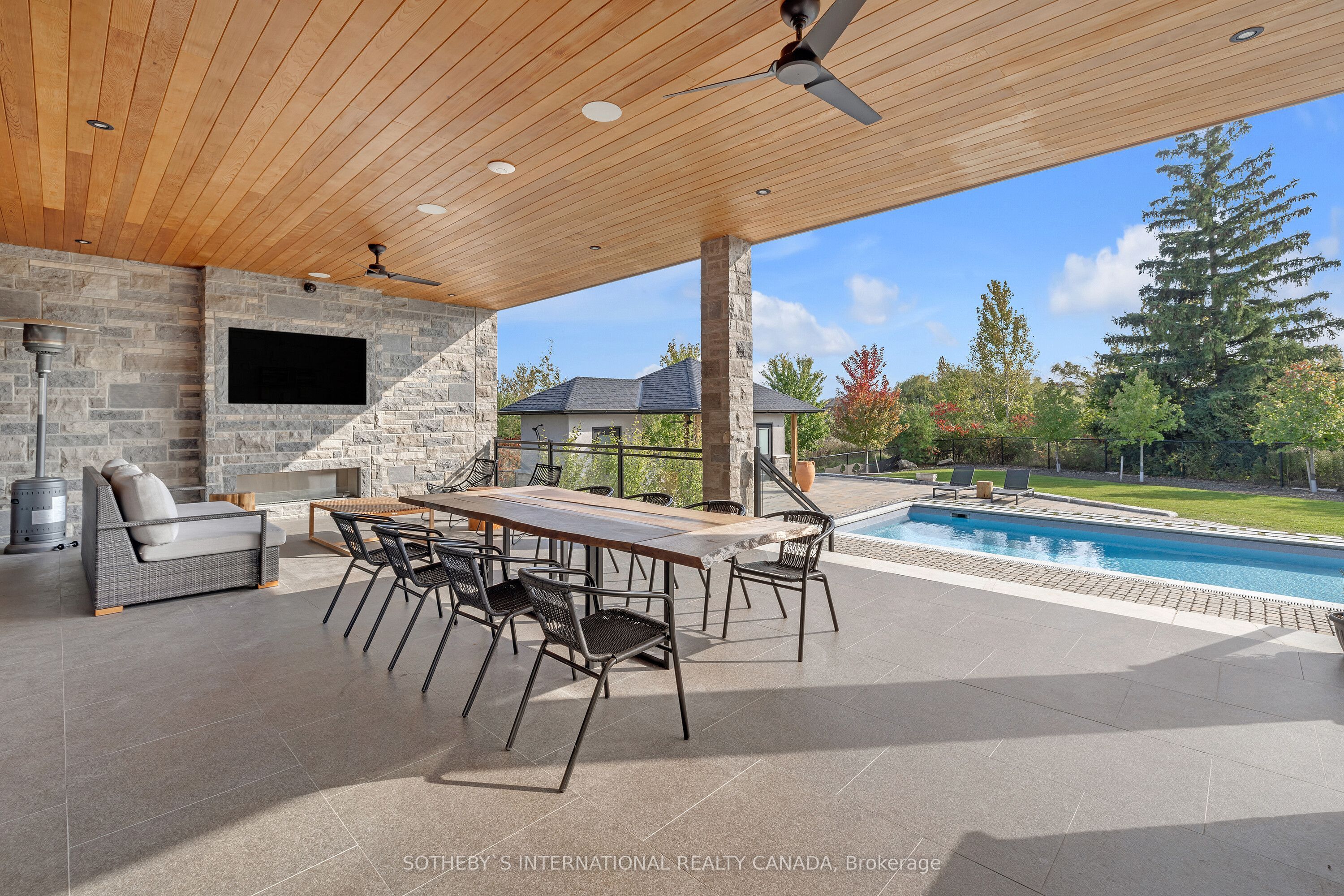 165 Northern Pines Boulevard Property Photo 33