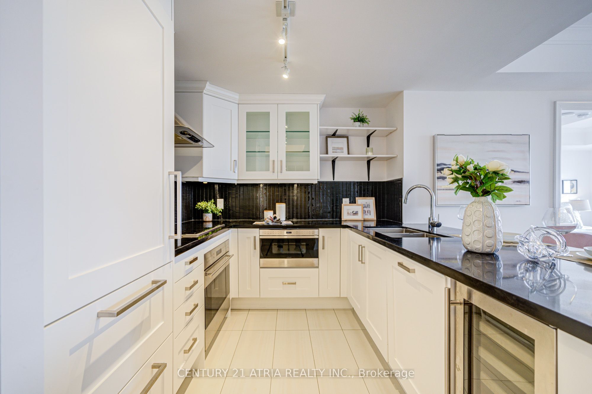 #501 - 15 Stollery Pond Crescent Property Photo 3