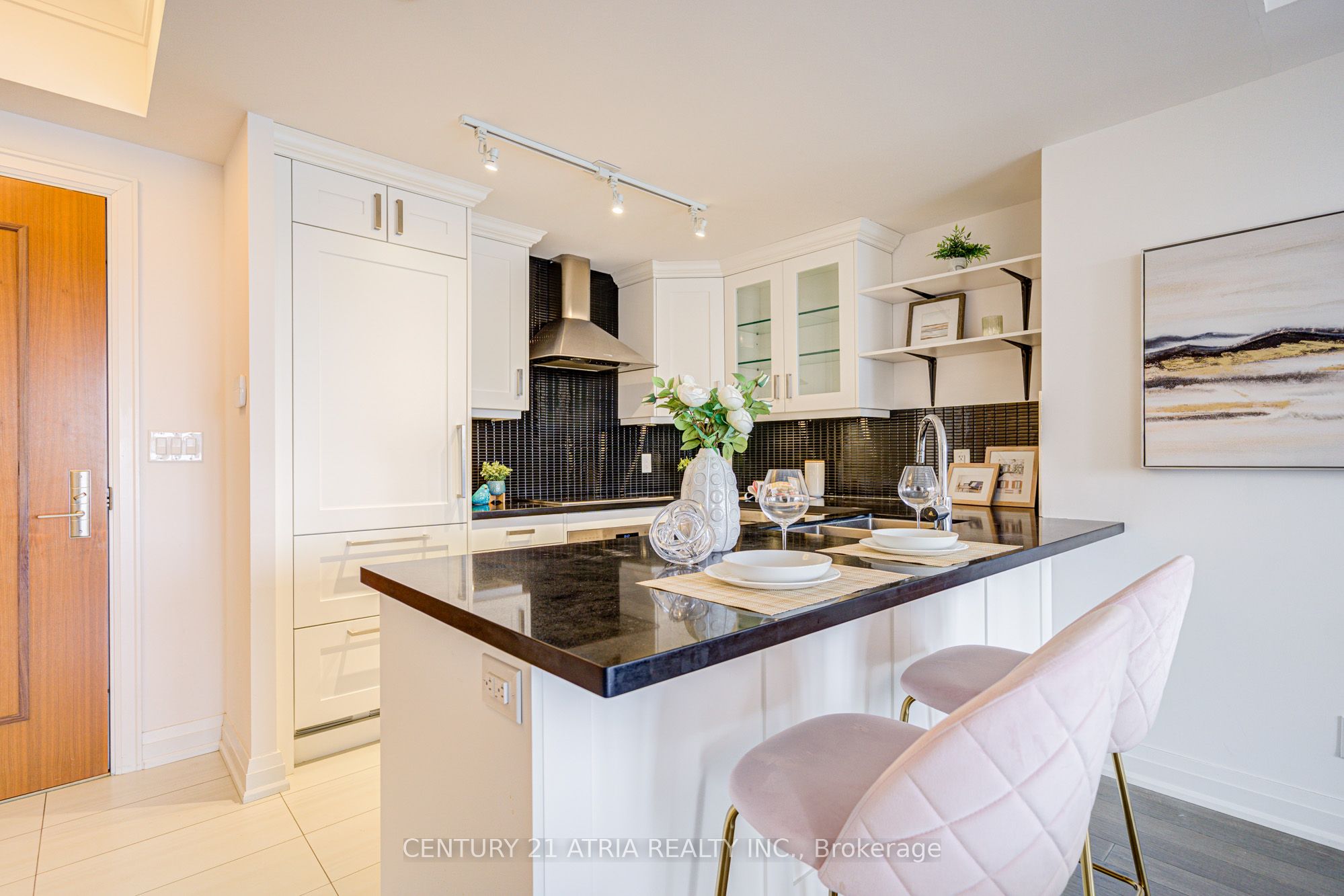 #501 - 15 Stollery Pond Crescent Property Photo 4