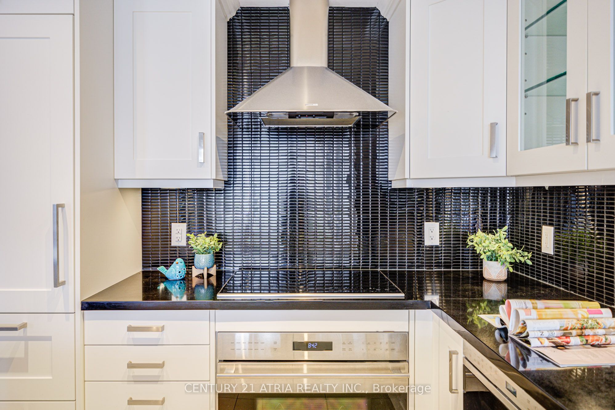 #501 - 15 Stollery Pond Crescent Property Photo 7