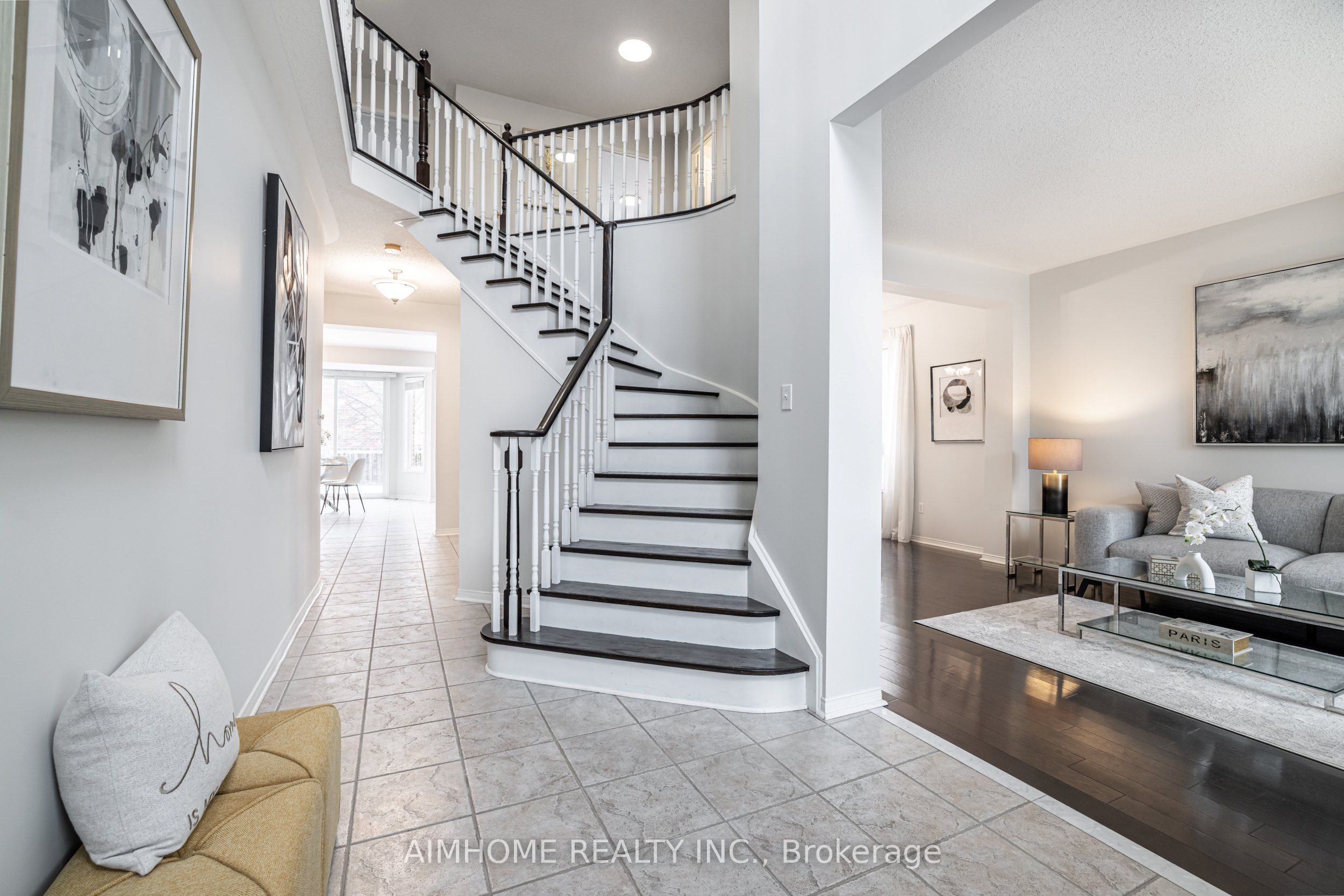 47 Golden Meadow Drive Property Photo 3