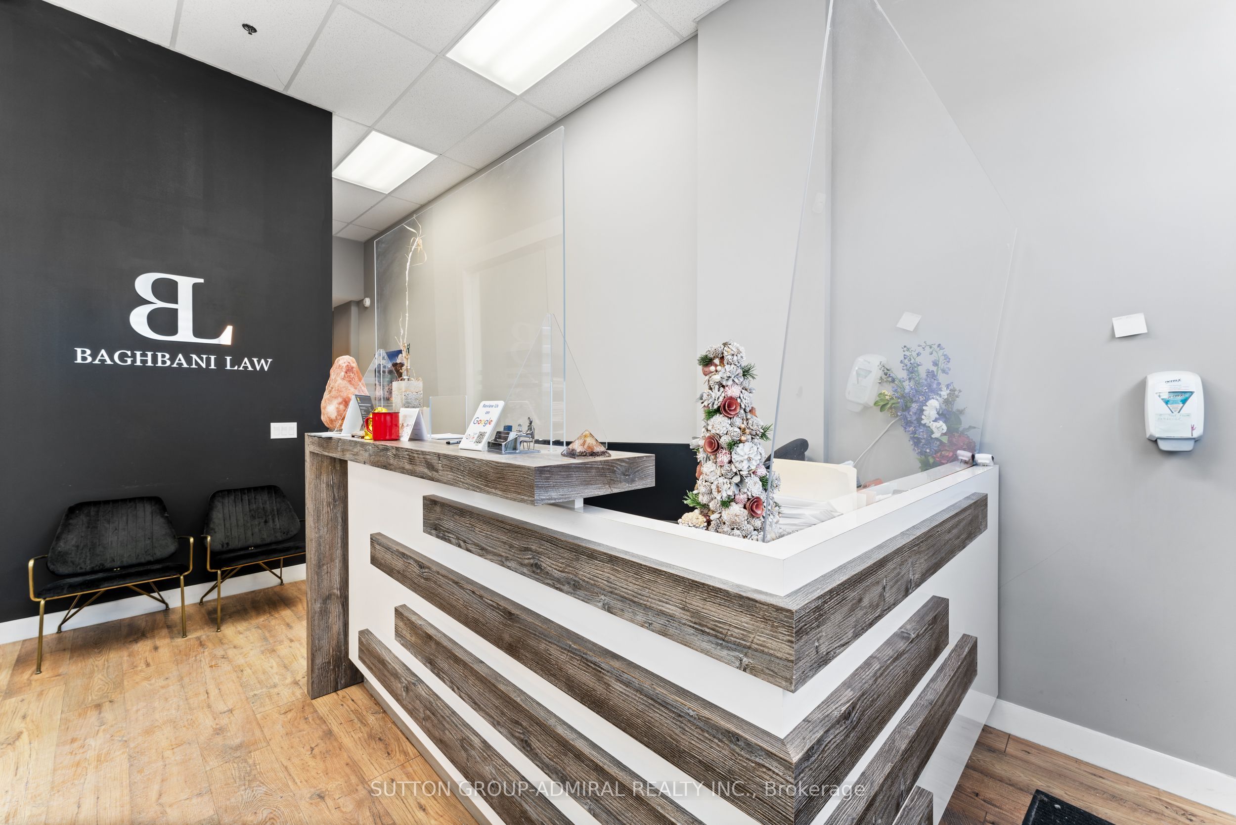 #101 - 10376 Yonge Street Property Photo 1