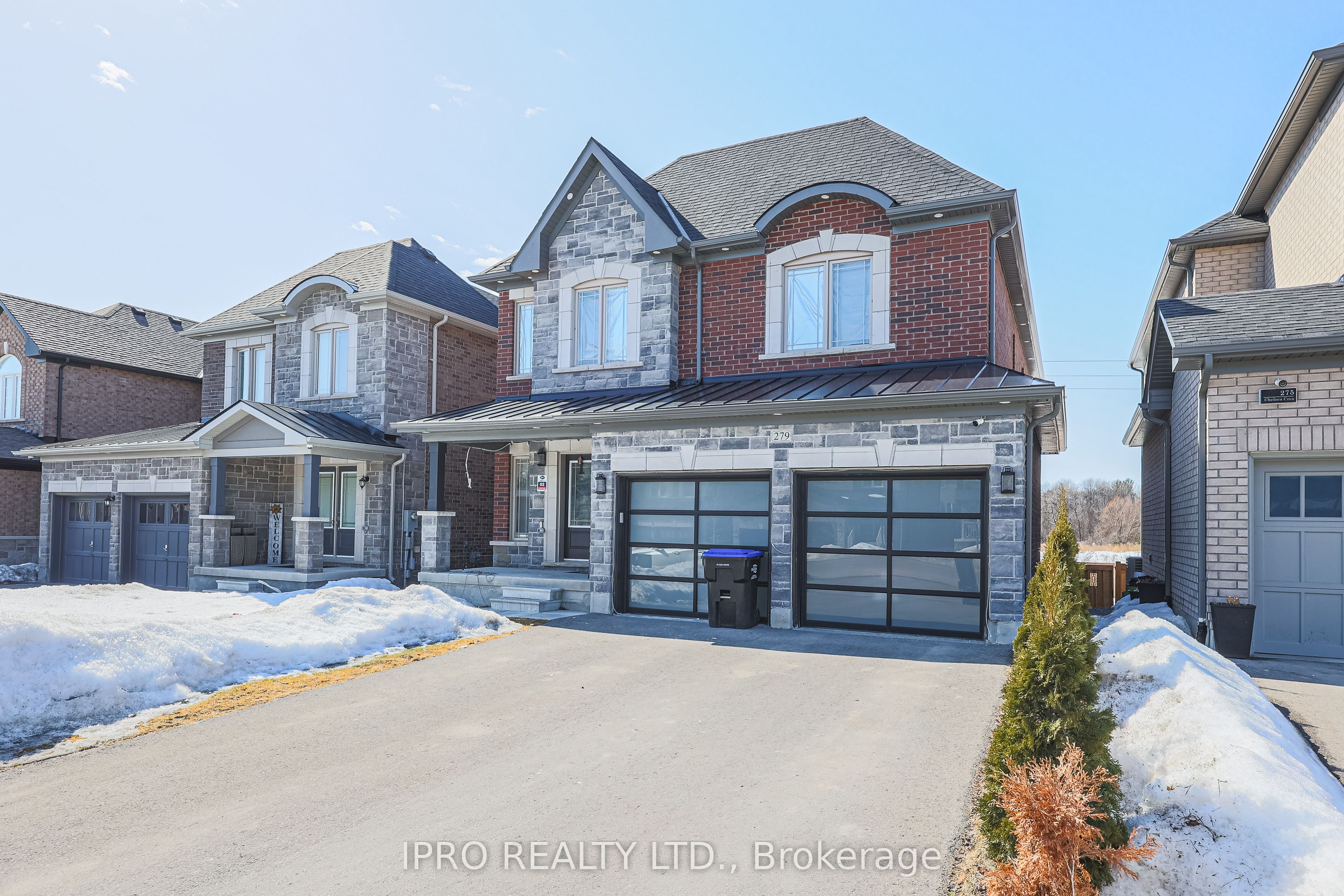 279 Chelsea Crescent Property Photo 1