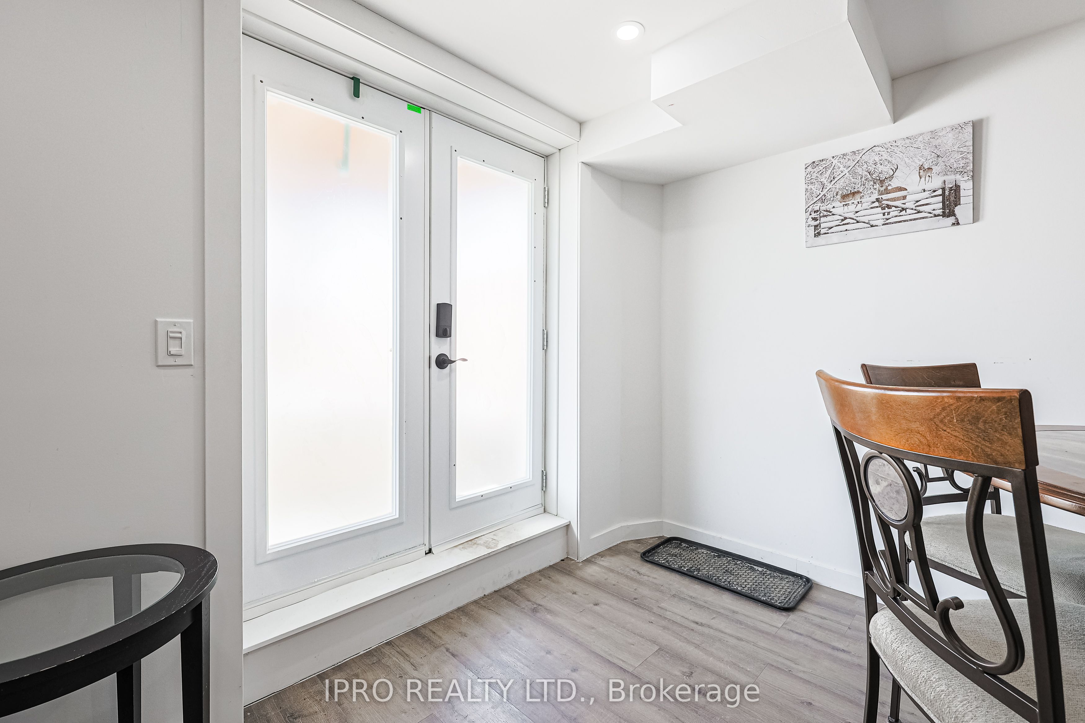 279 Chelsea Crescent Property Photo 4