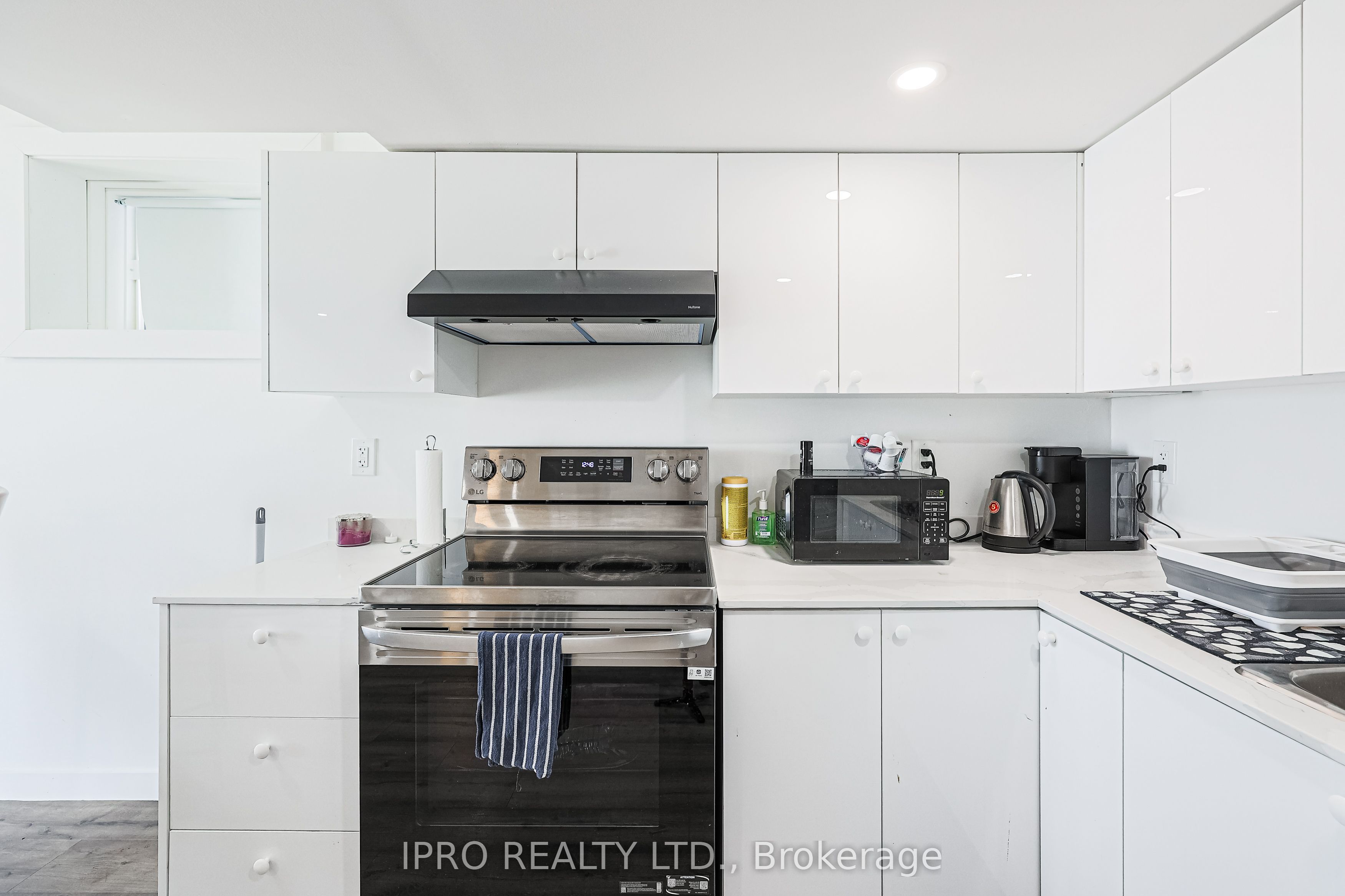 279 Chelsea Crescent Property Photo 9