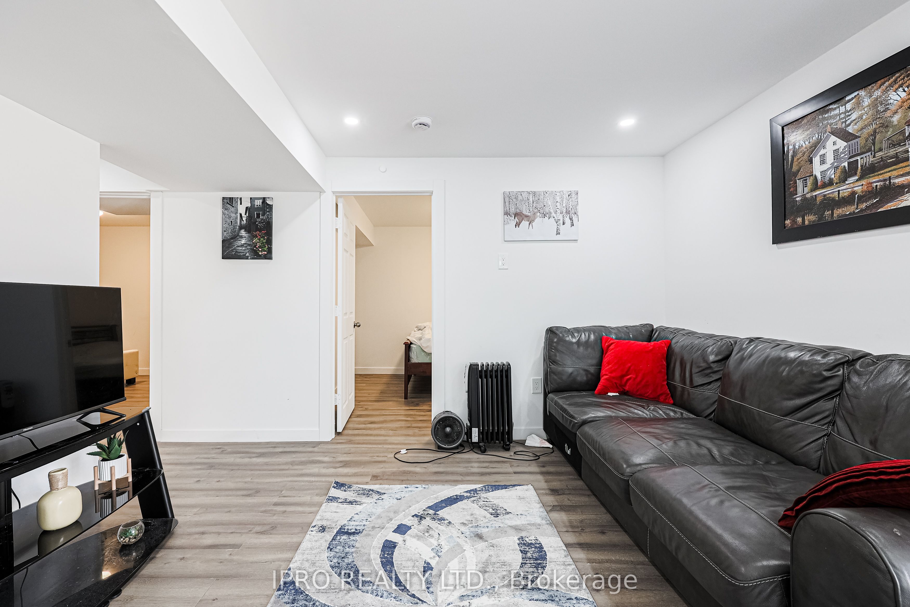 279 Chelsea Crescent Property Photo 11
