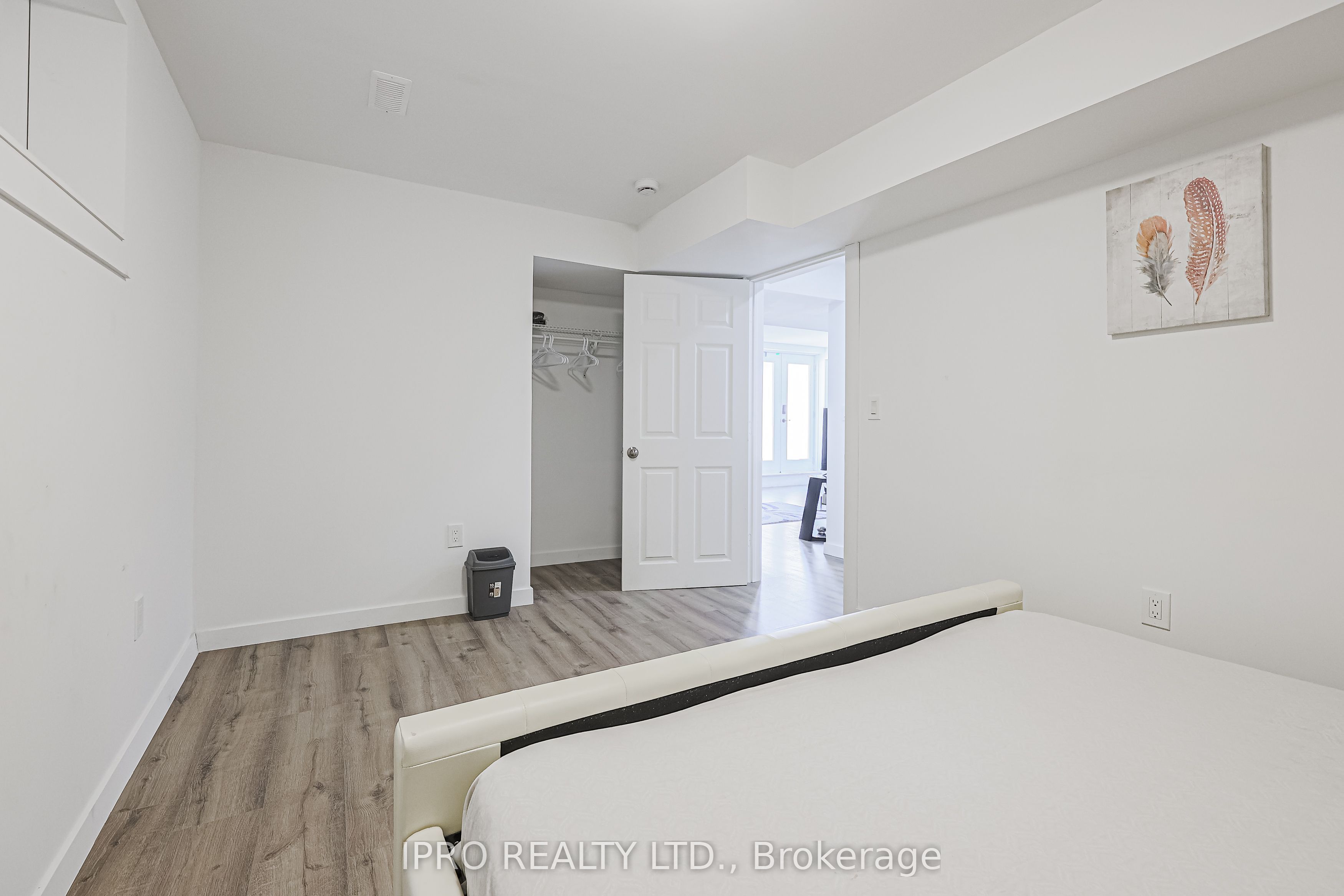 279 Chelsea Crescent Property Photo 19
