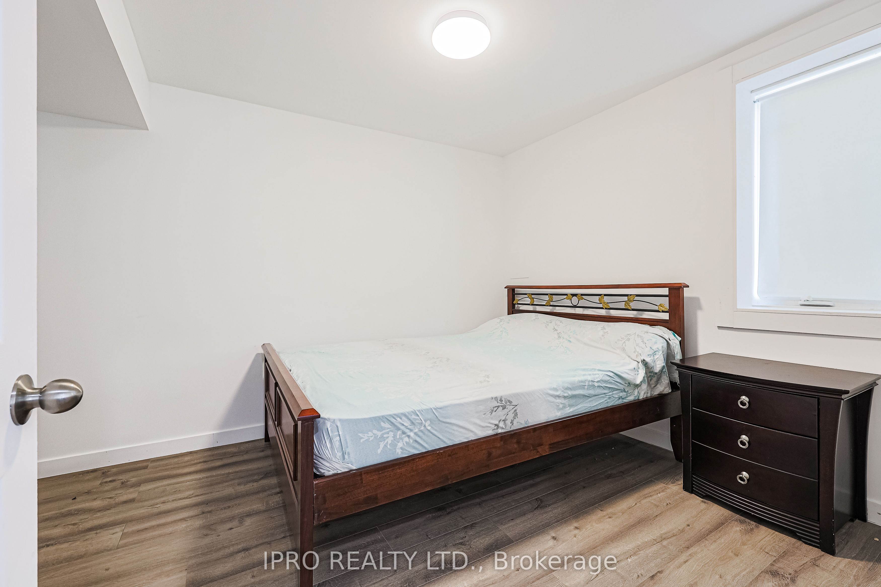 279 Chelsea Crescent Property Photo 21
