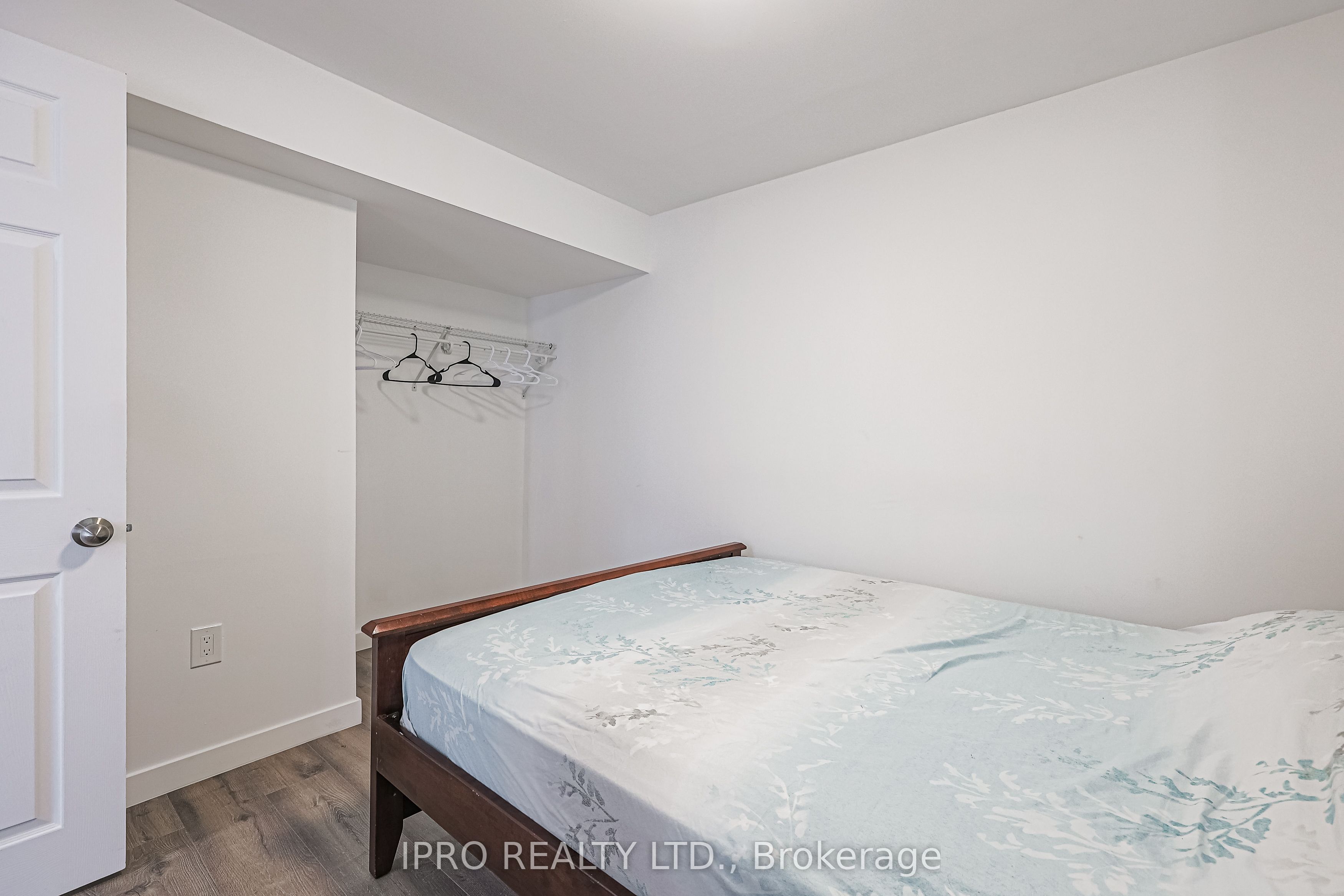 279 Chelsea Crescent Property Photo 22