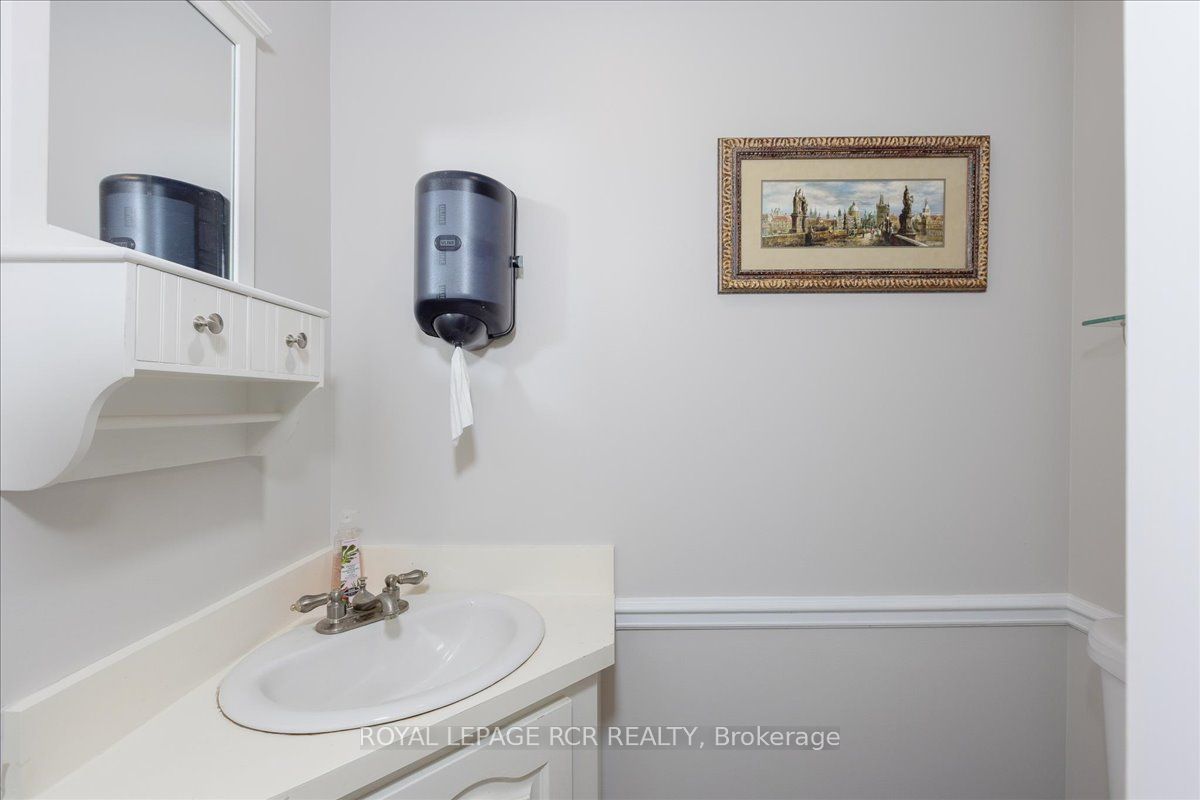 50 Wellington Street E Property Photo 7