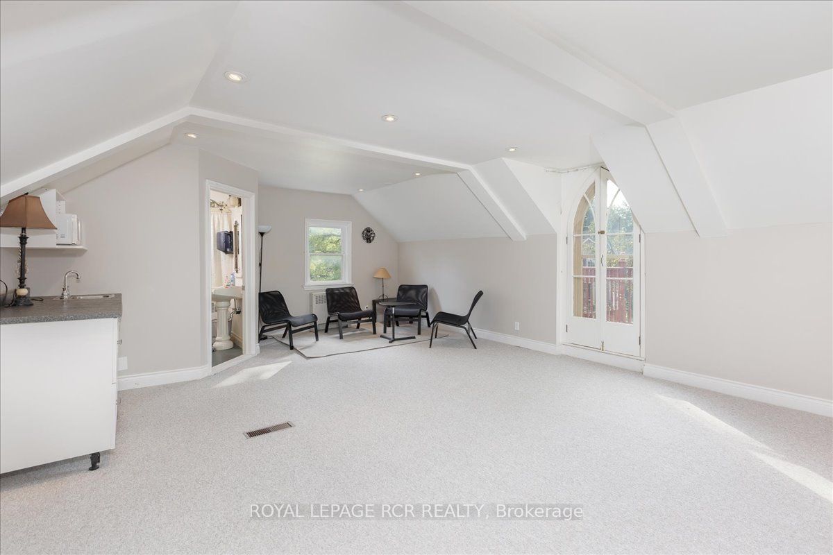 50 Wellington Street E Property Photo 8