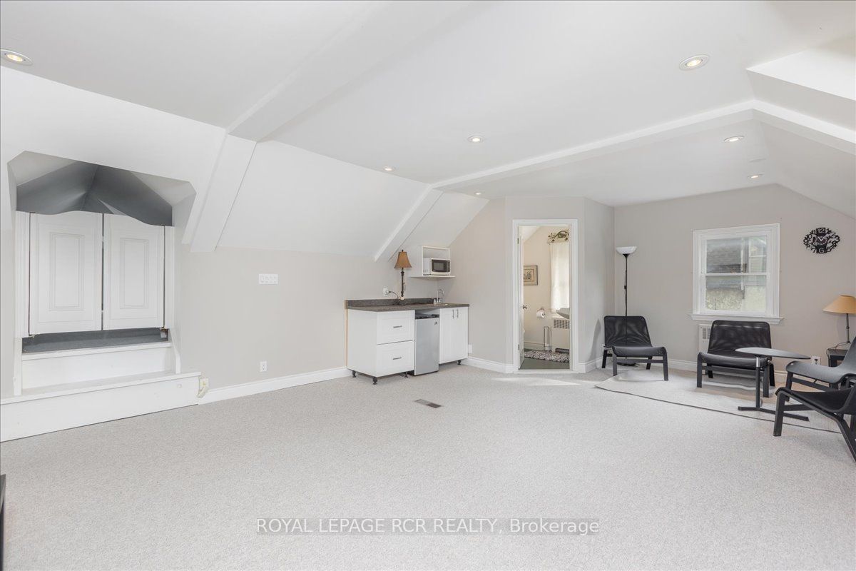 50 Wellington Street E Property Photo 9