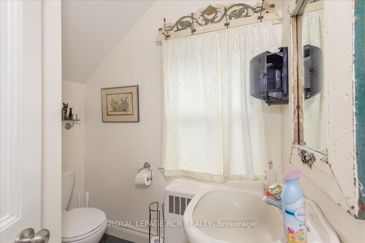 50 Wellington Street E Property Photo 10